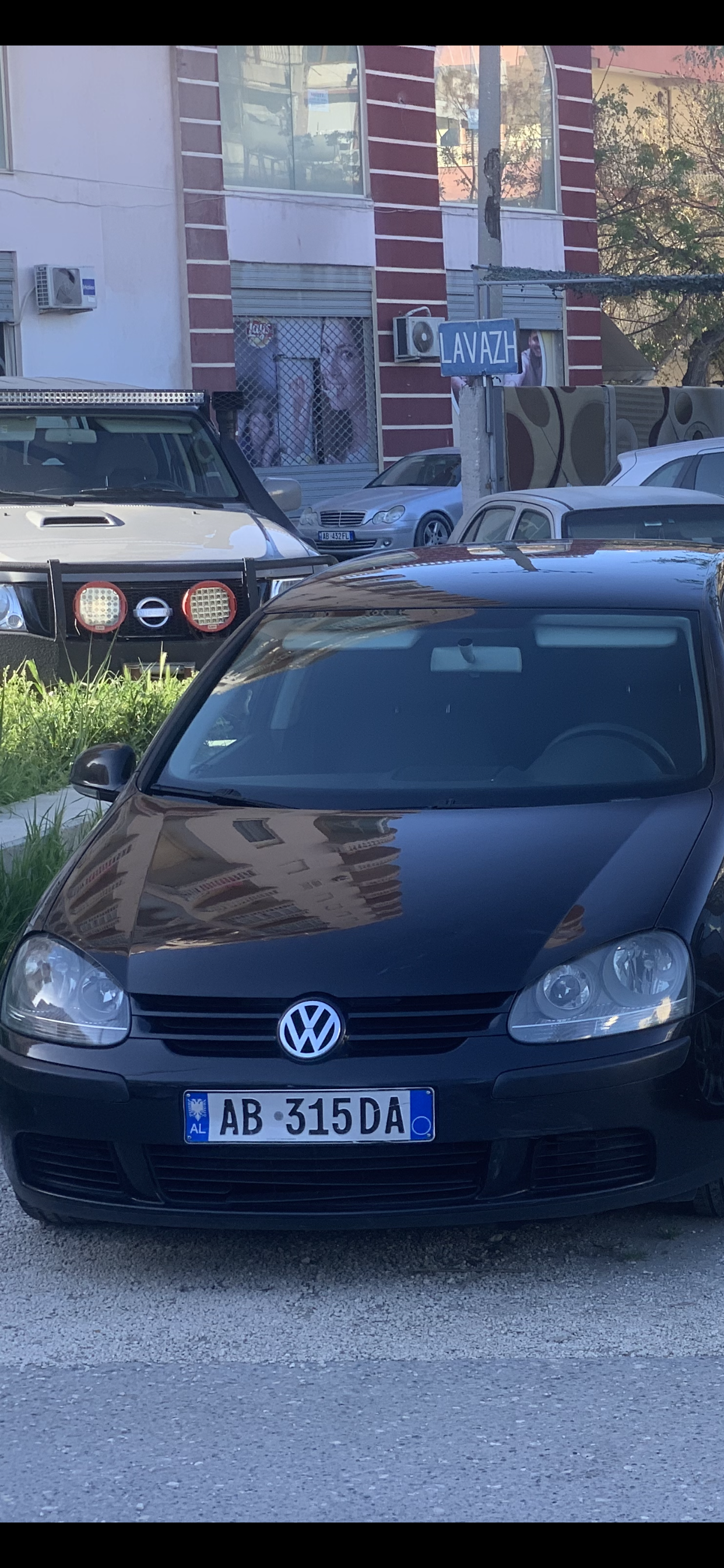 Volkswagen Golf - side view