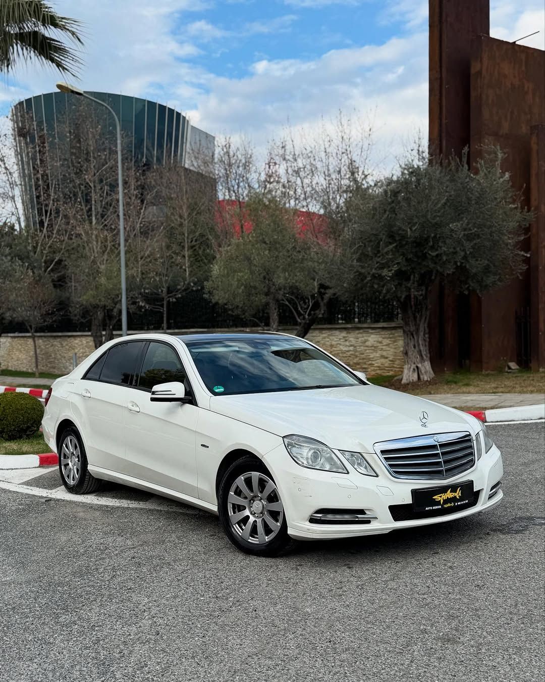 Mercedes-Benz E-Class - side view