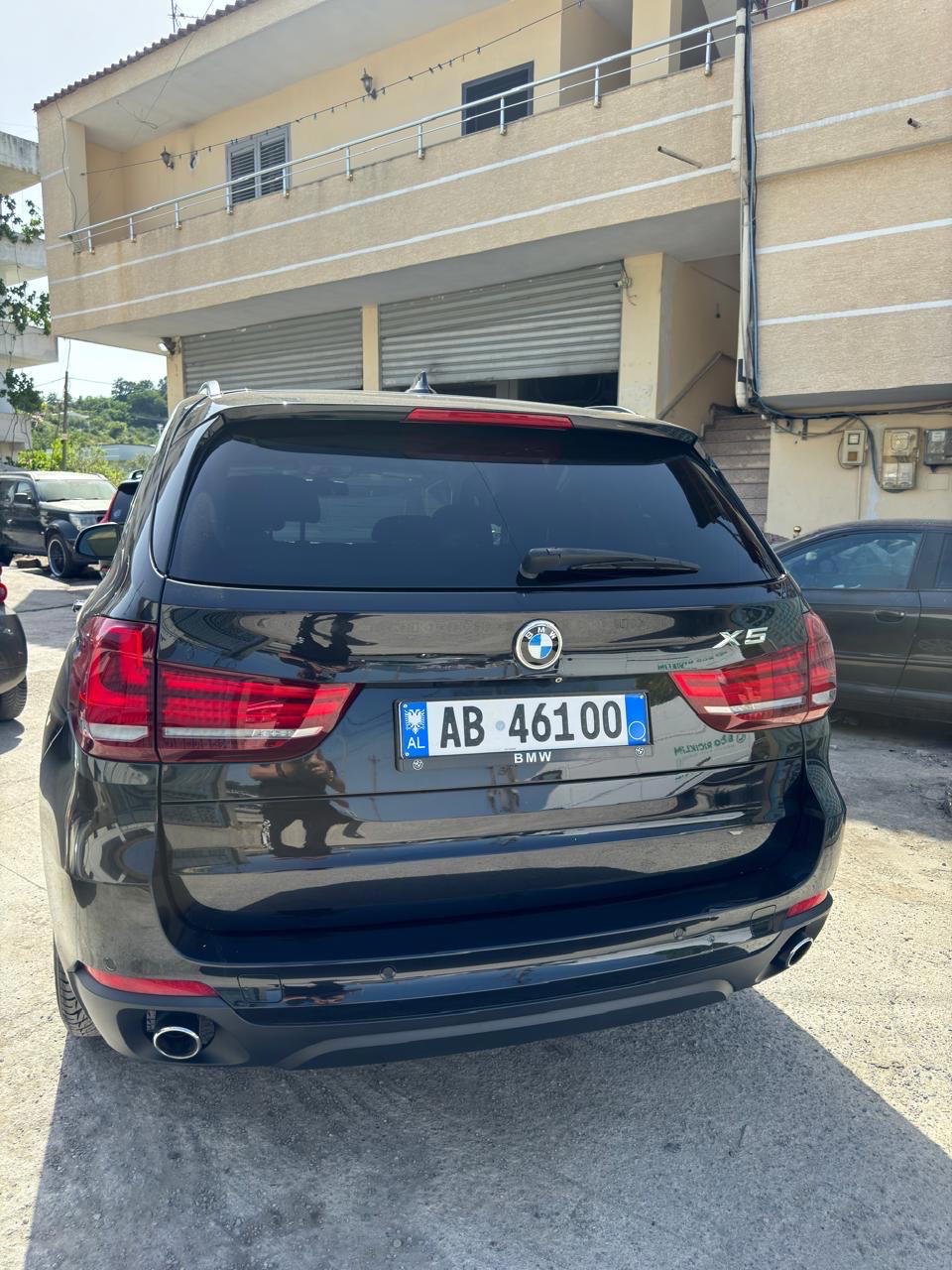 BMW X5 - side view