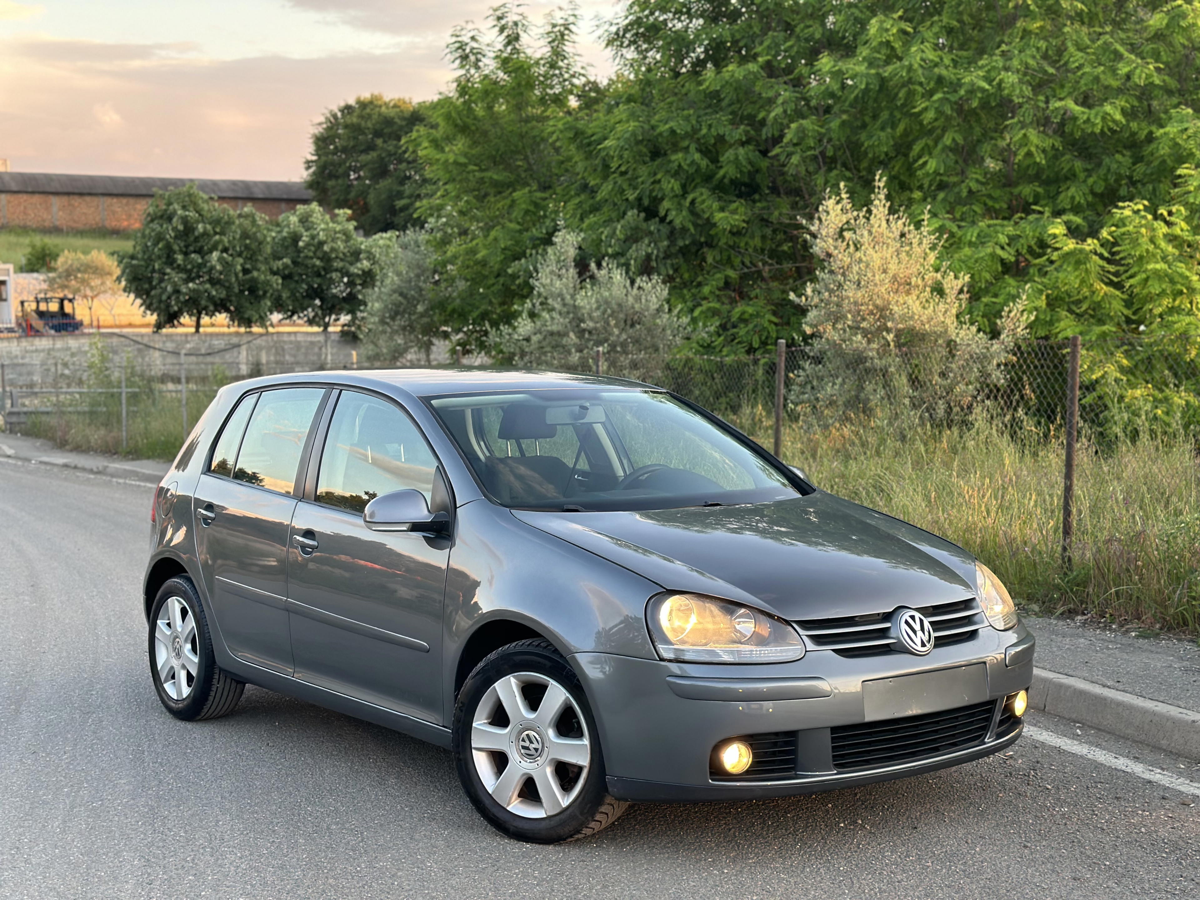 Volkswagen Golf - main photo