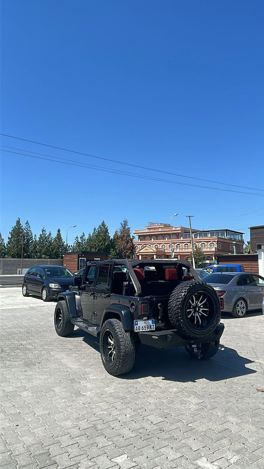 Jeep Wrangler - side view