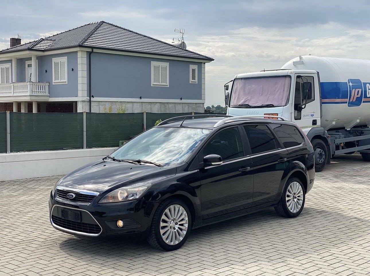 Ford Focus ST - side view