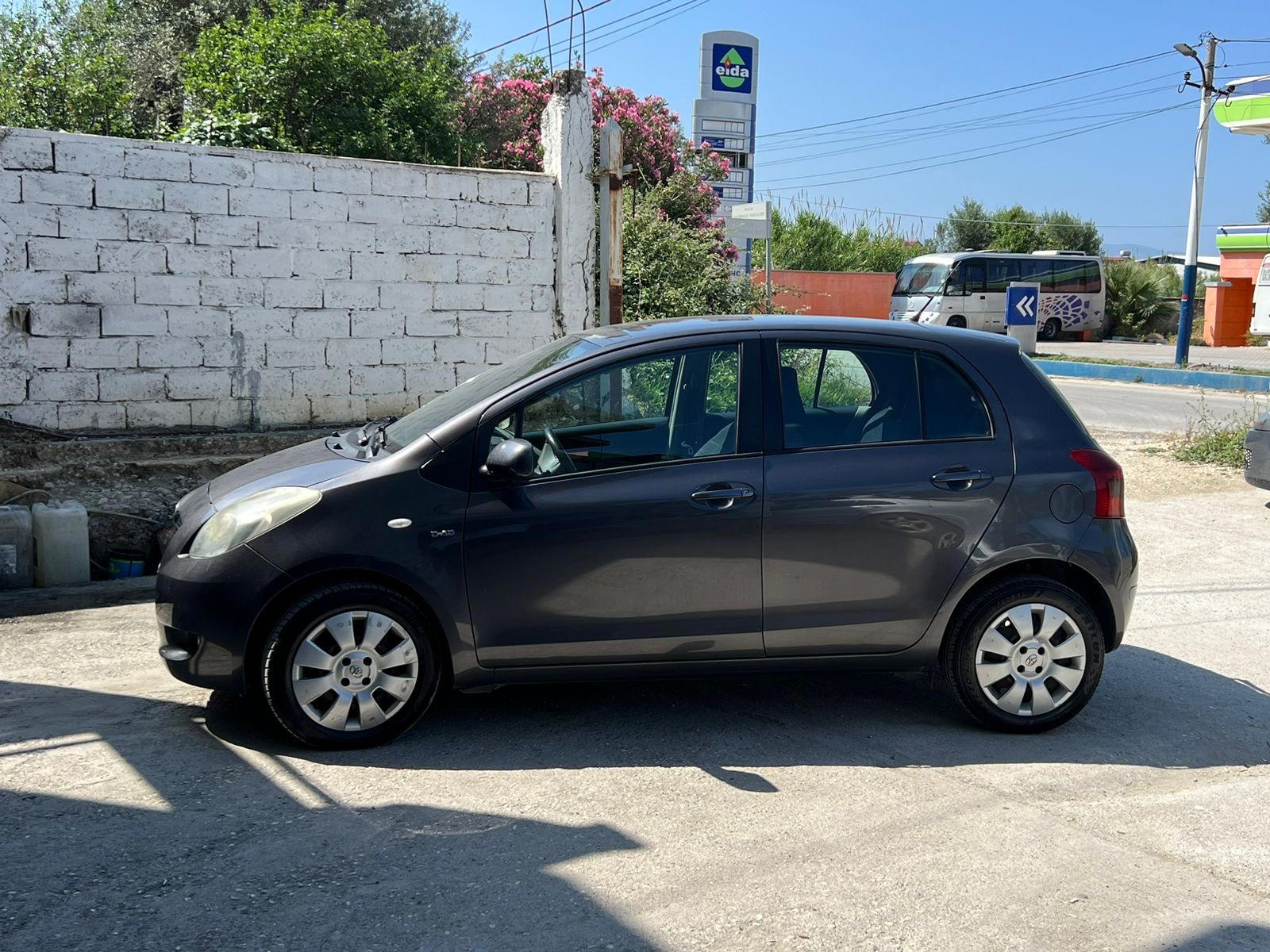 Toyota Yaris - main photo