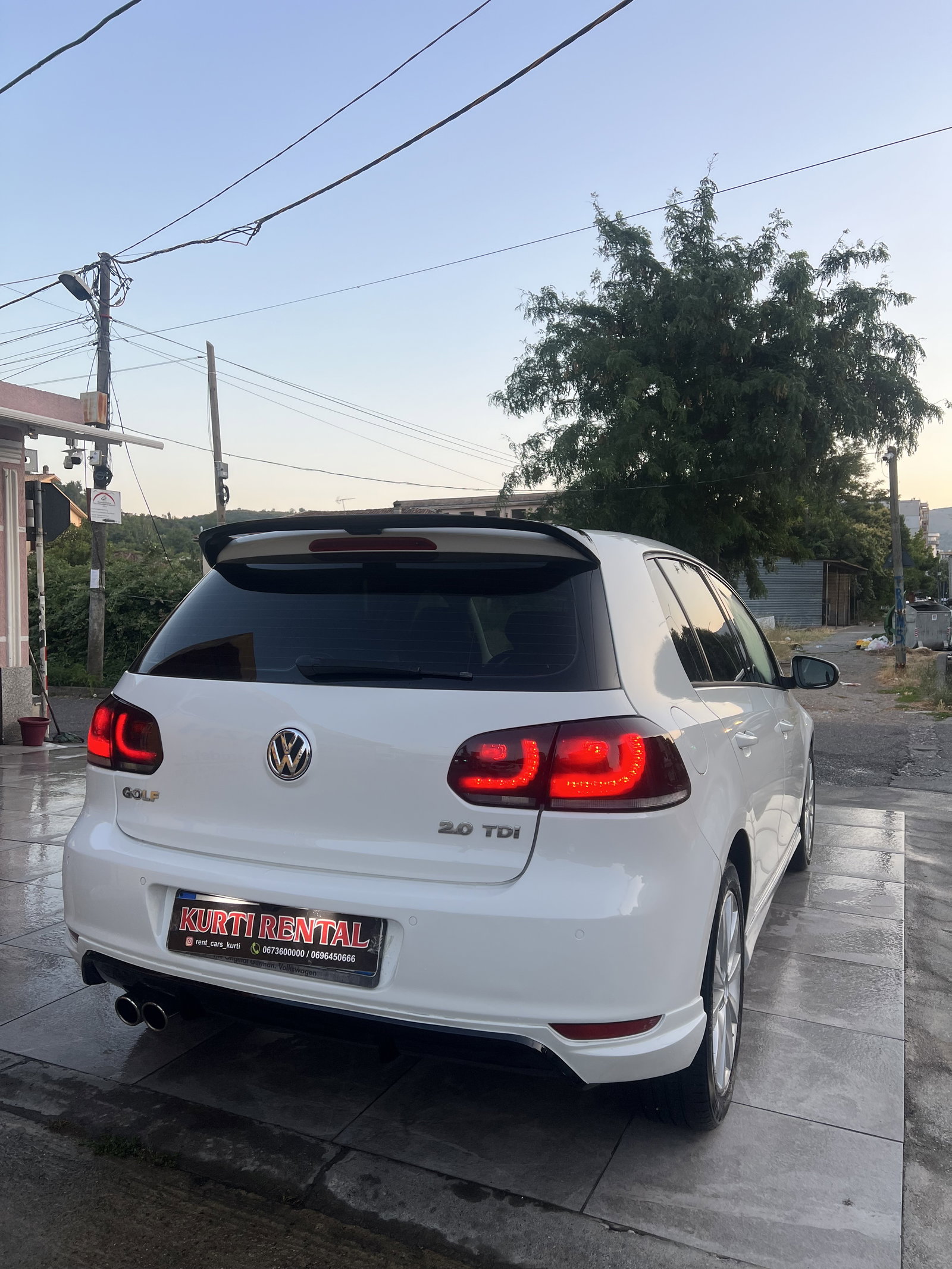 Volkswagen Golf - side view