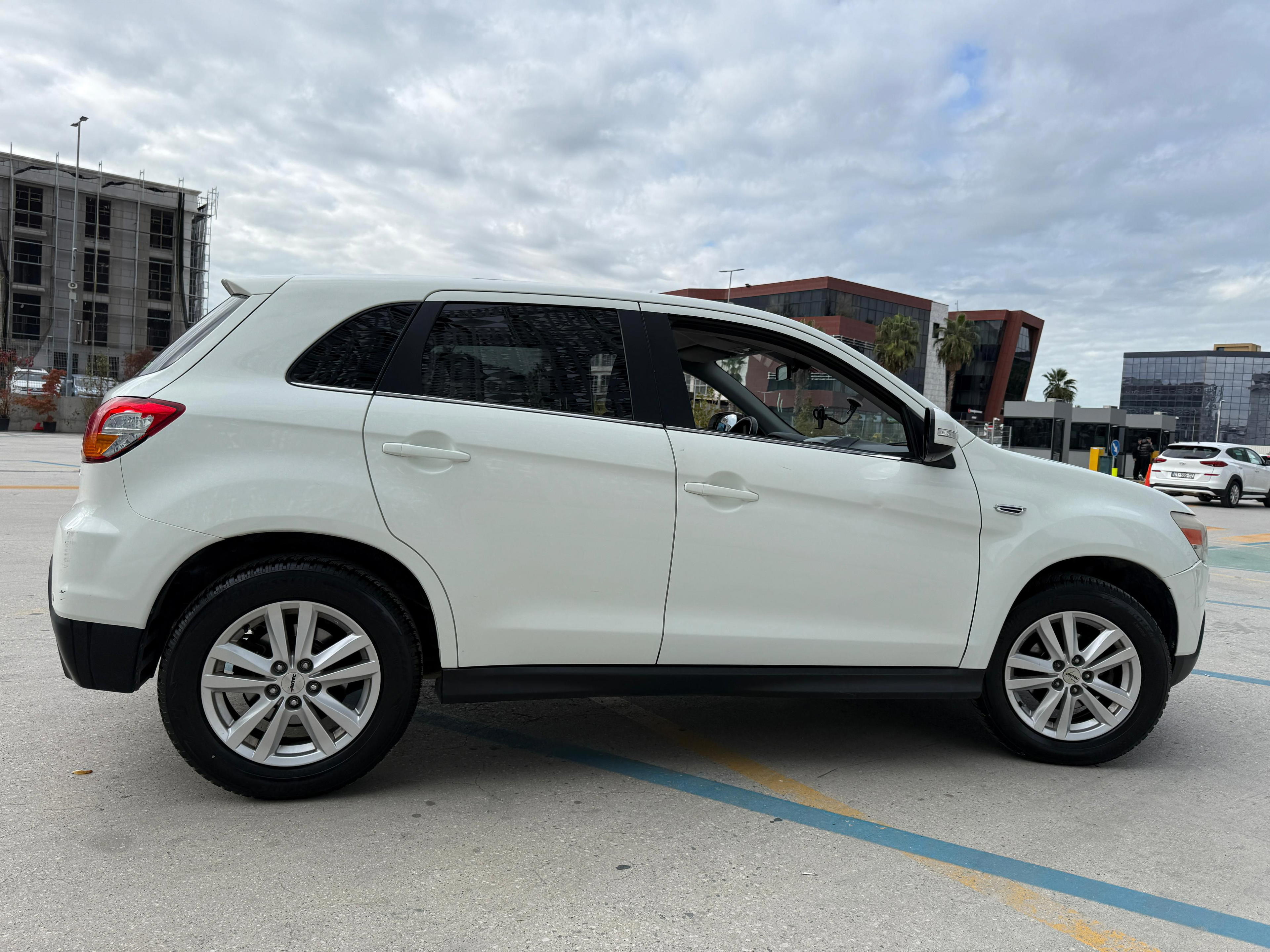 Mitsubishi Outlander - photo 4