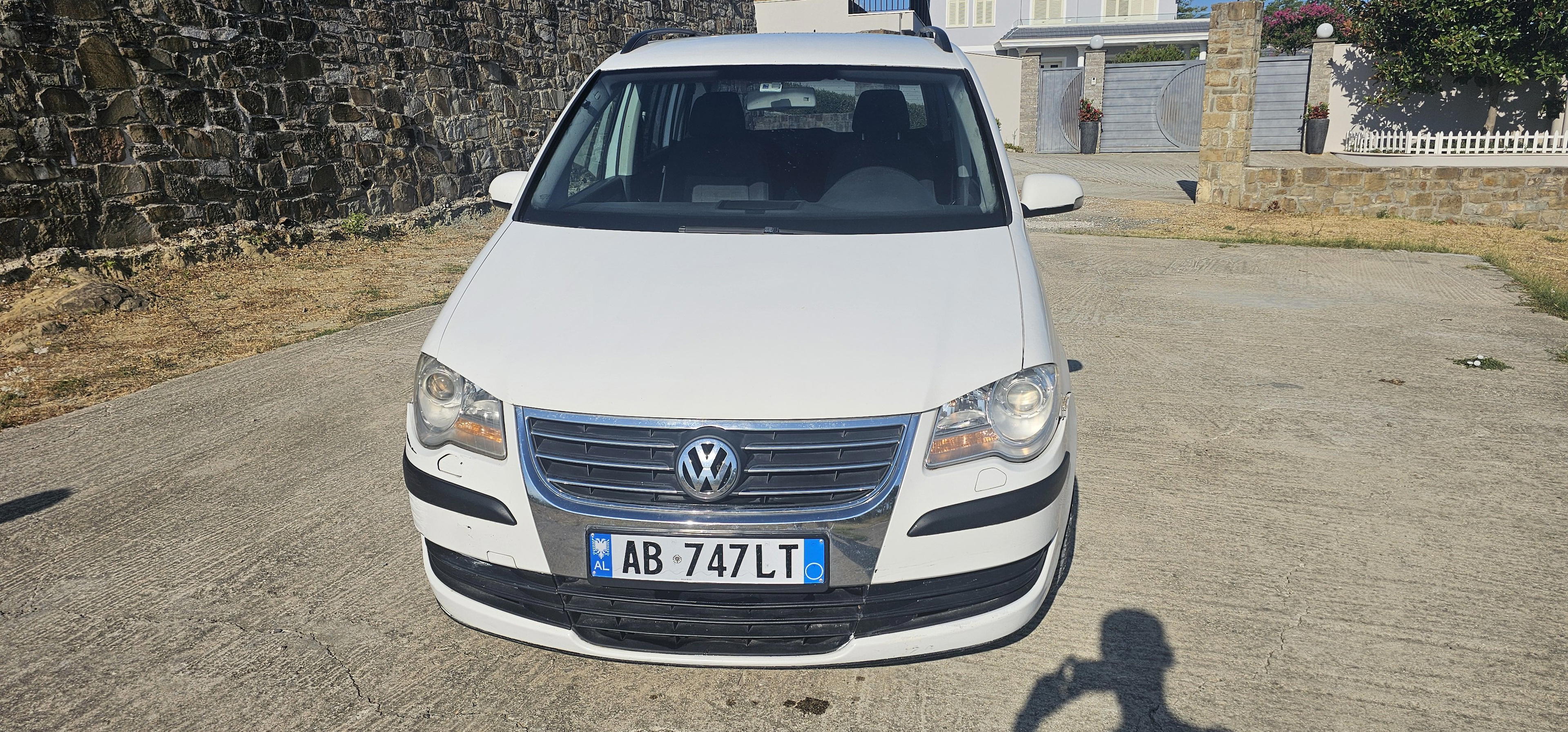 Volkswagen Touran for rent