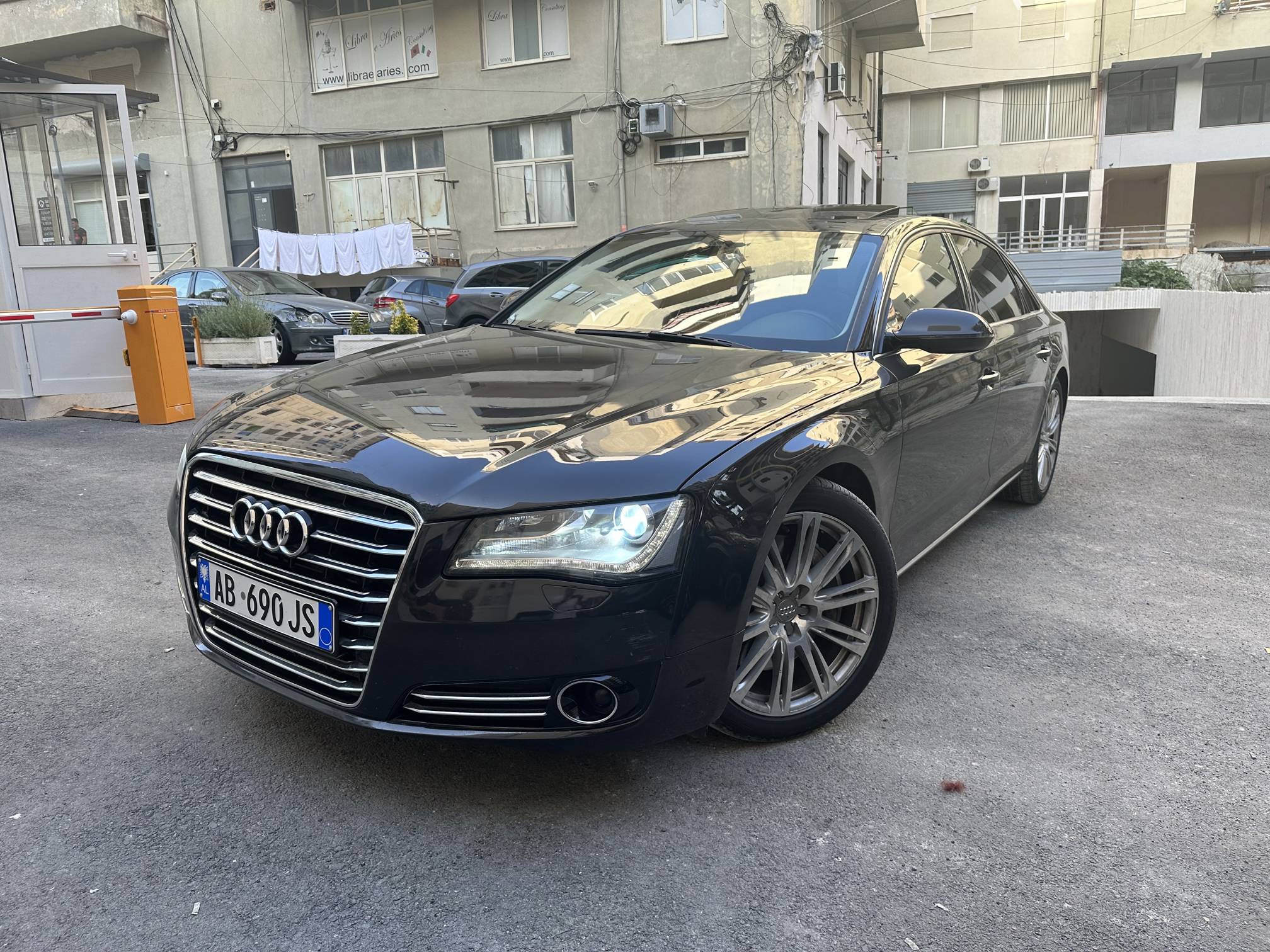 Audi A8 - side view