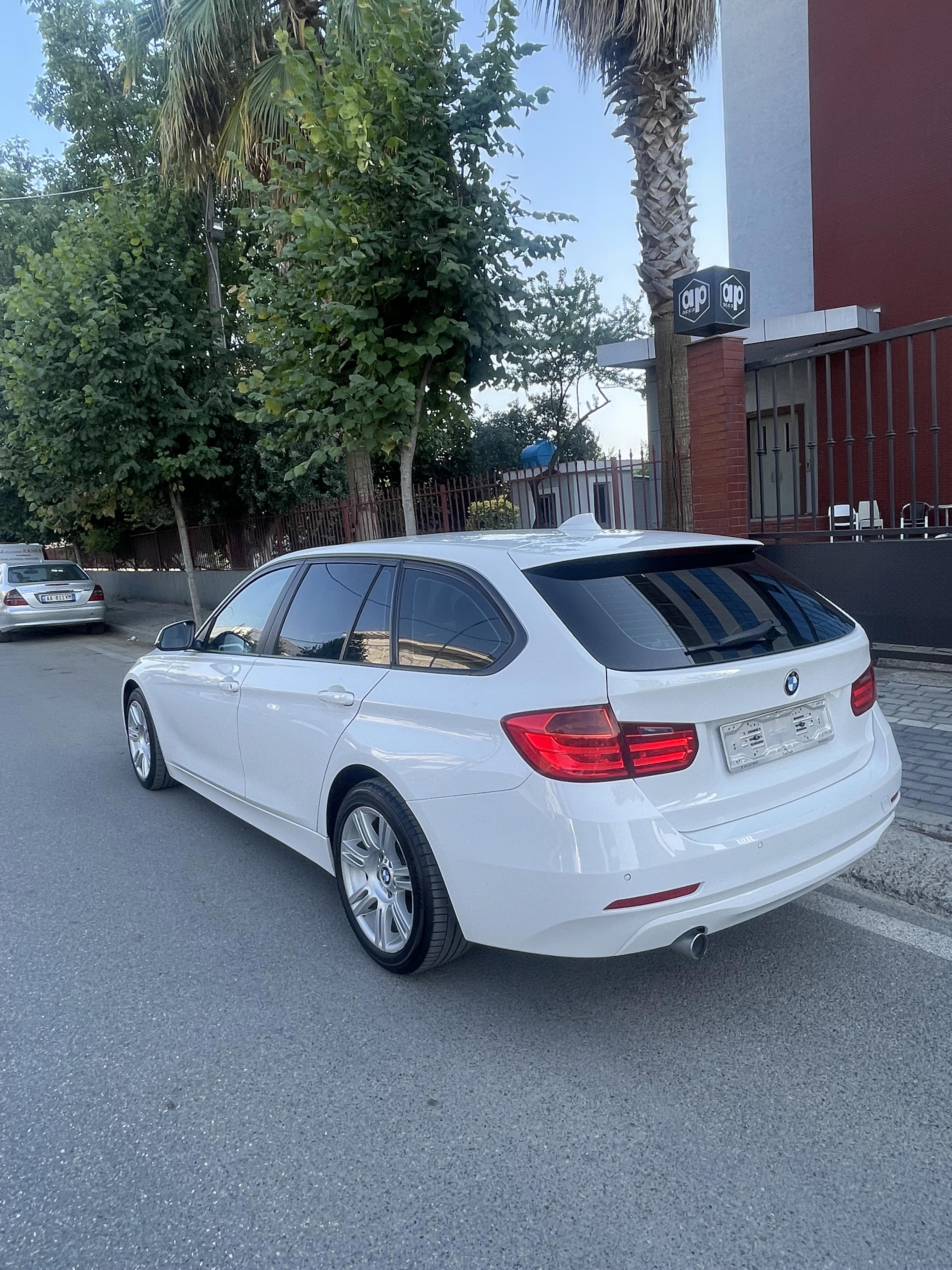 BMW 3 Series - side view