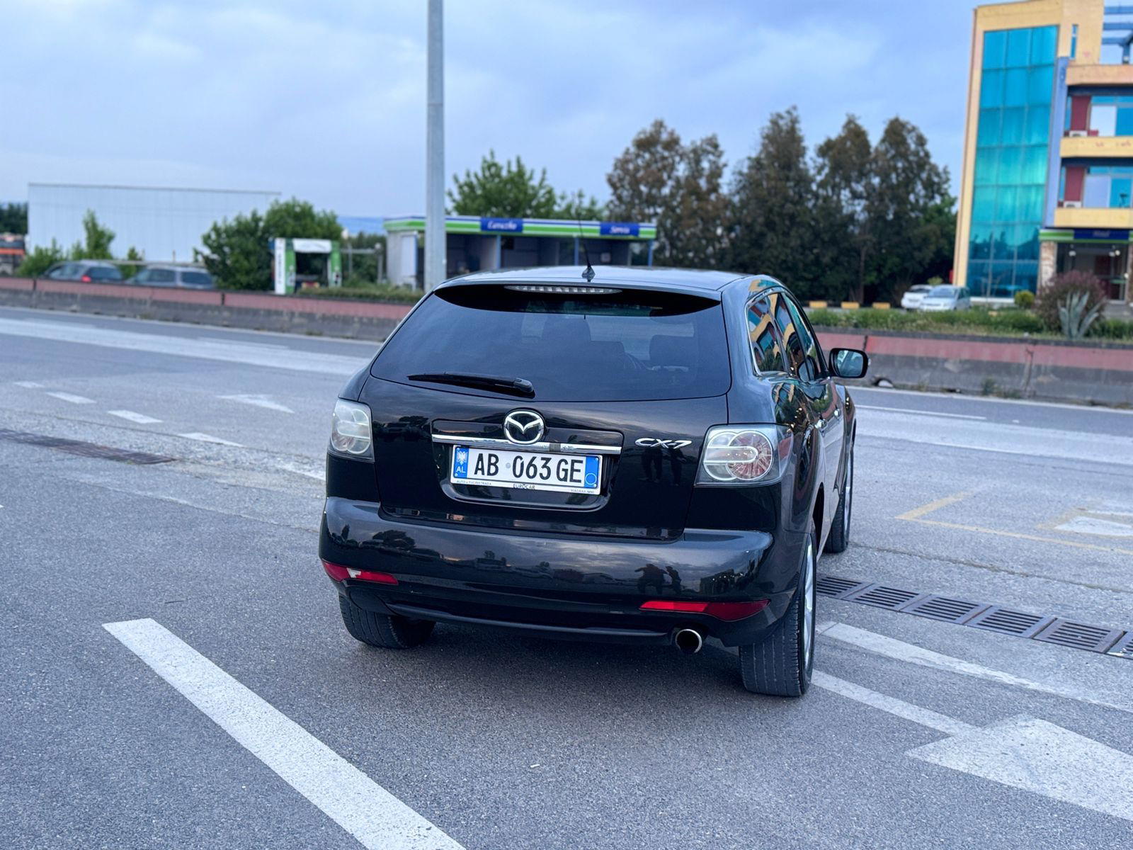MAZDA CX-7 - side view