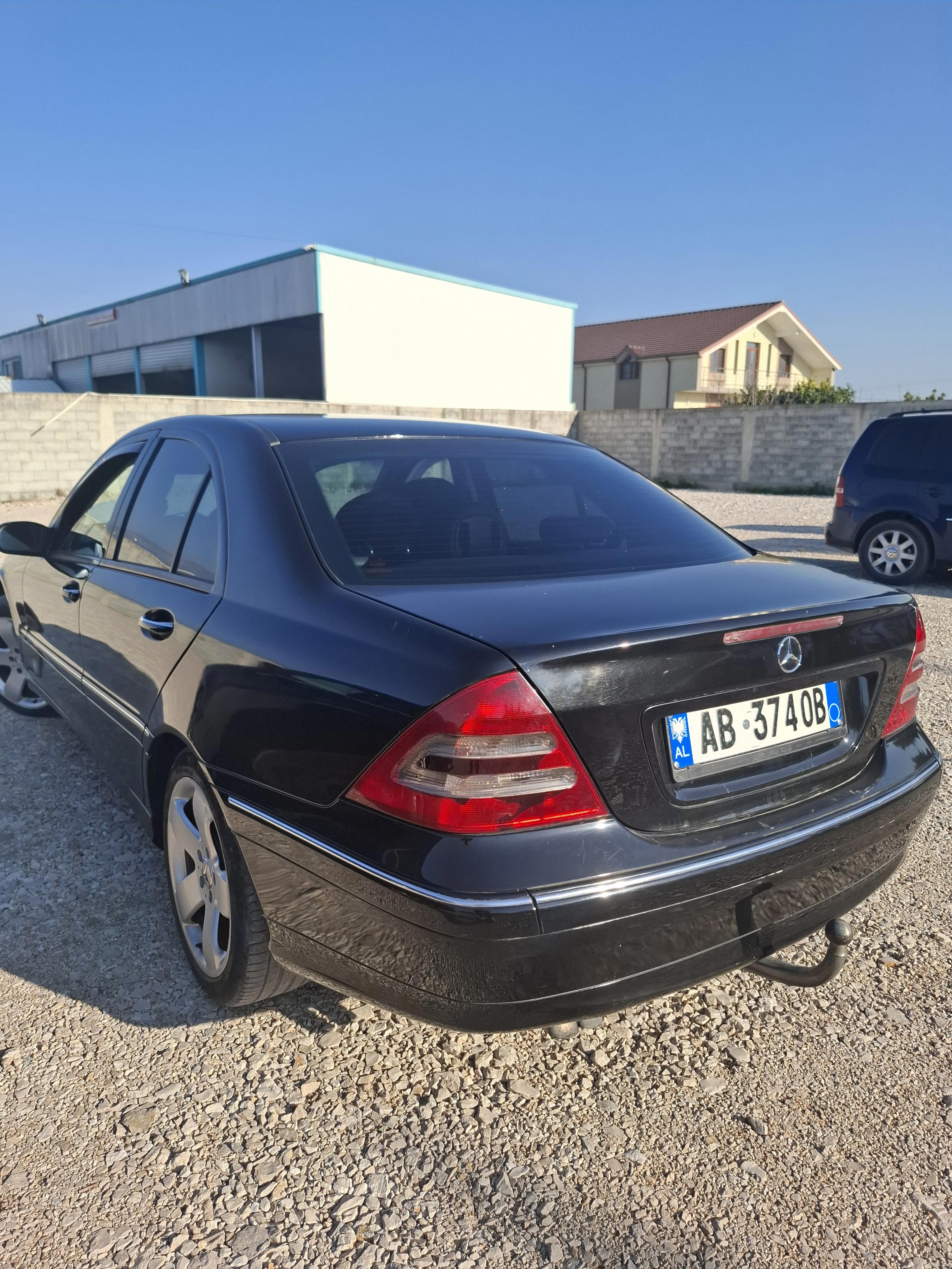 Mercedes-Benz C-Class - side view