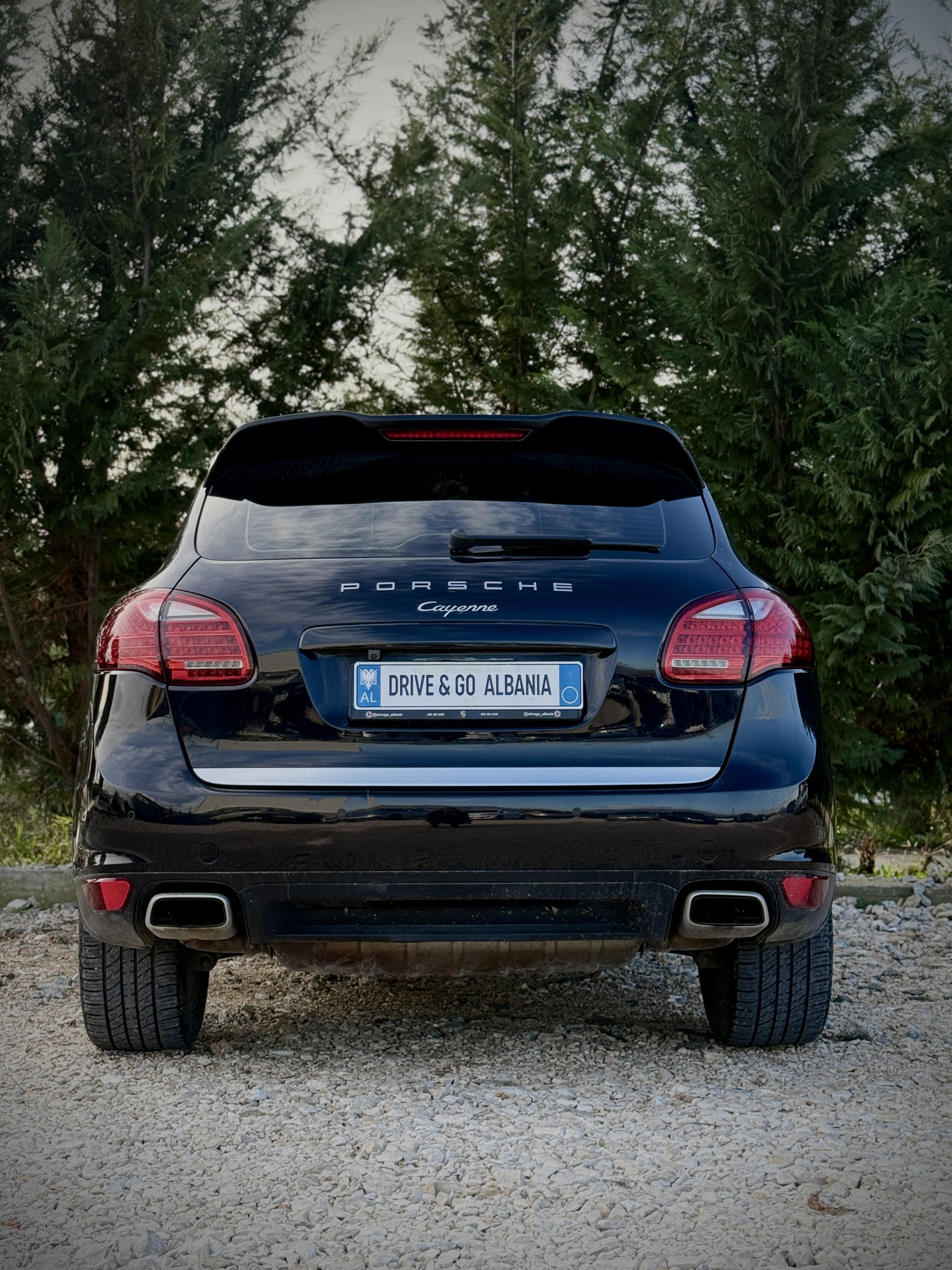 Porsche Cayenne - side view