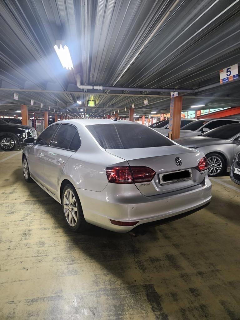 Volkswagen Jetta - photo 4
