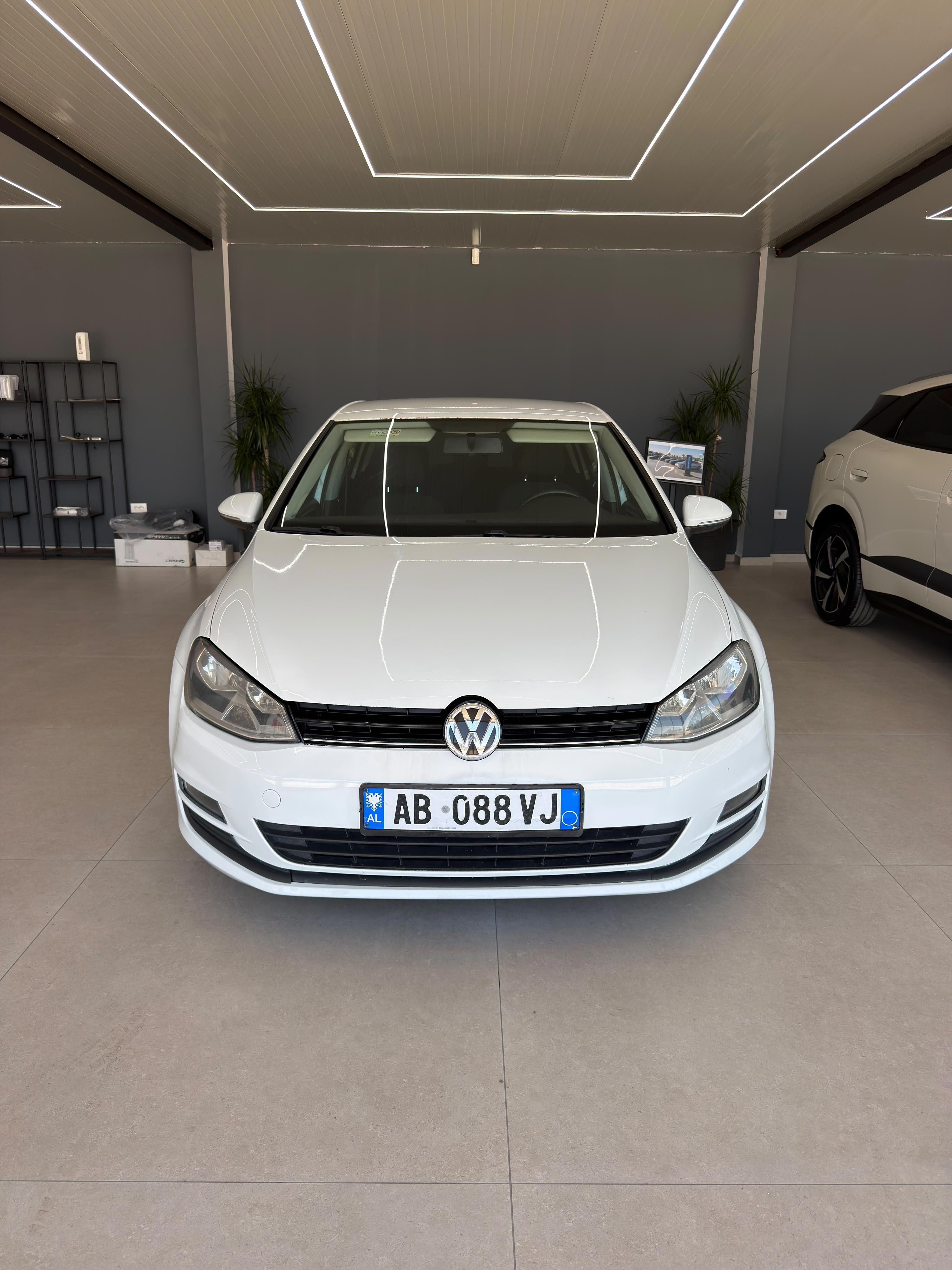Volkswagen Golf - main photo