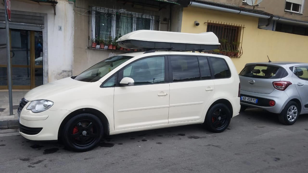 Volkswagen Touran - side view