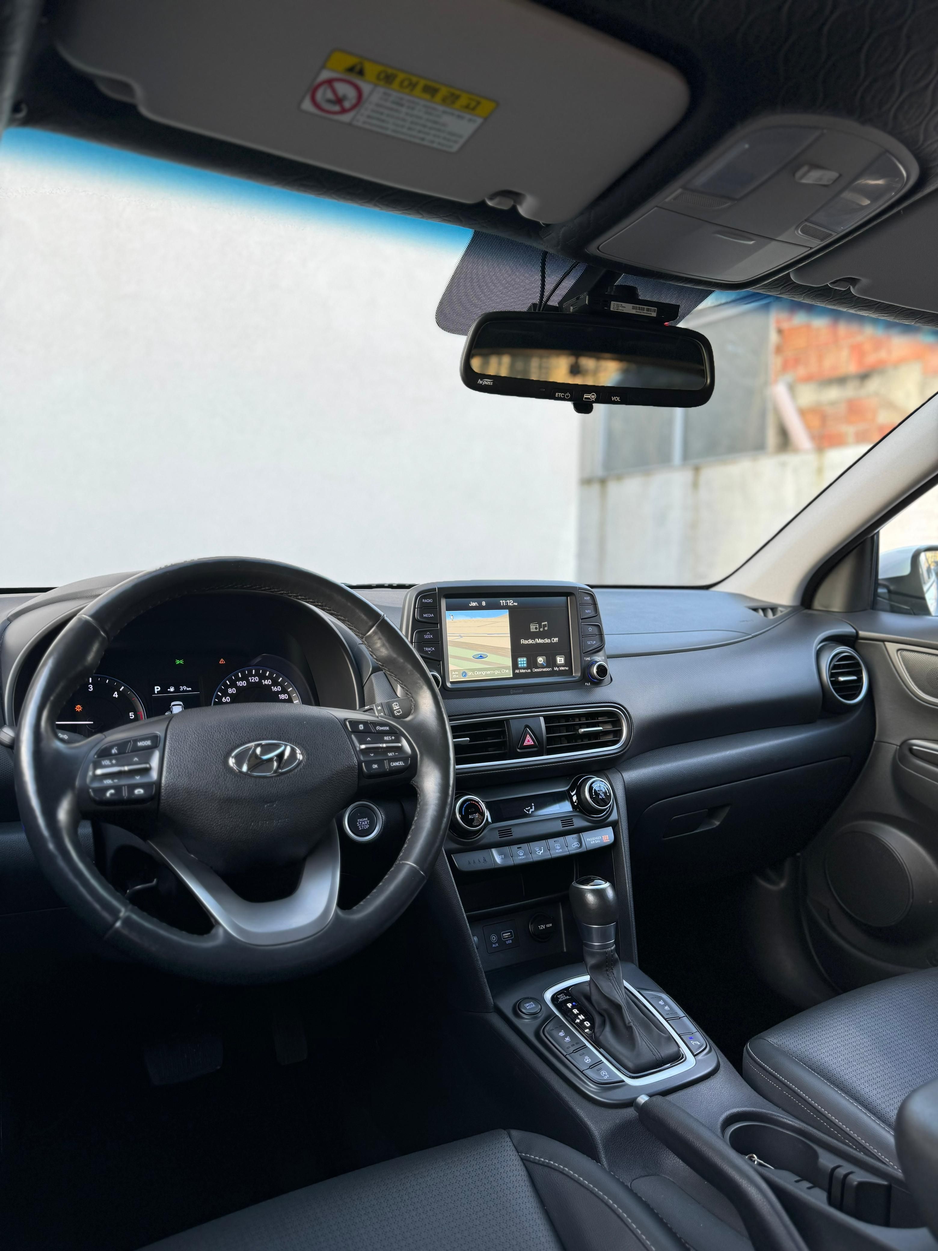 Hyundai Kona - side view