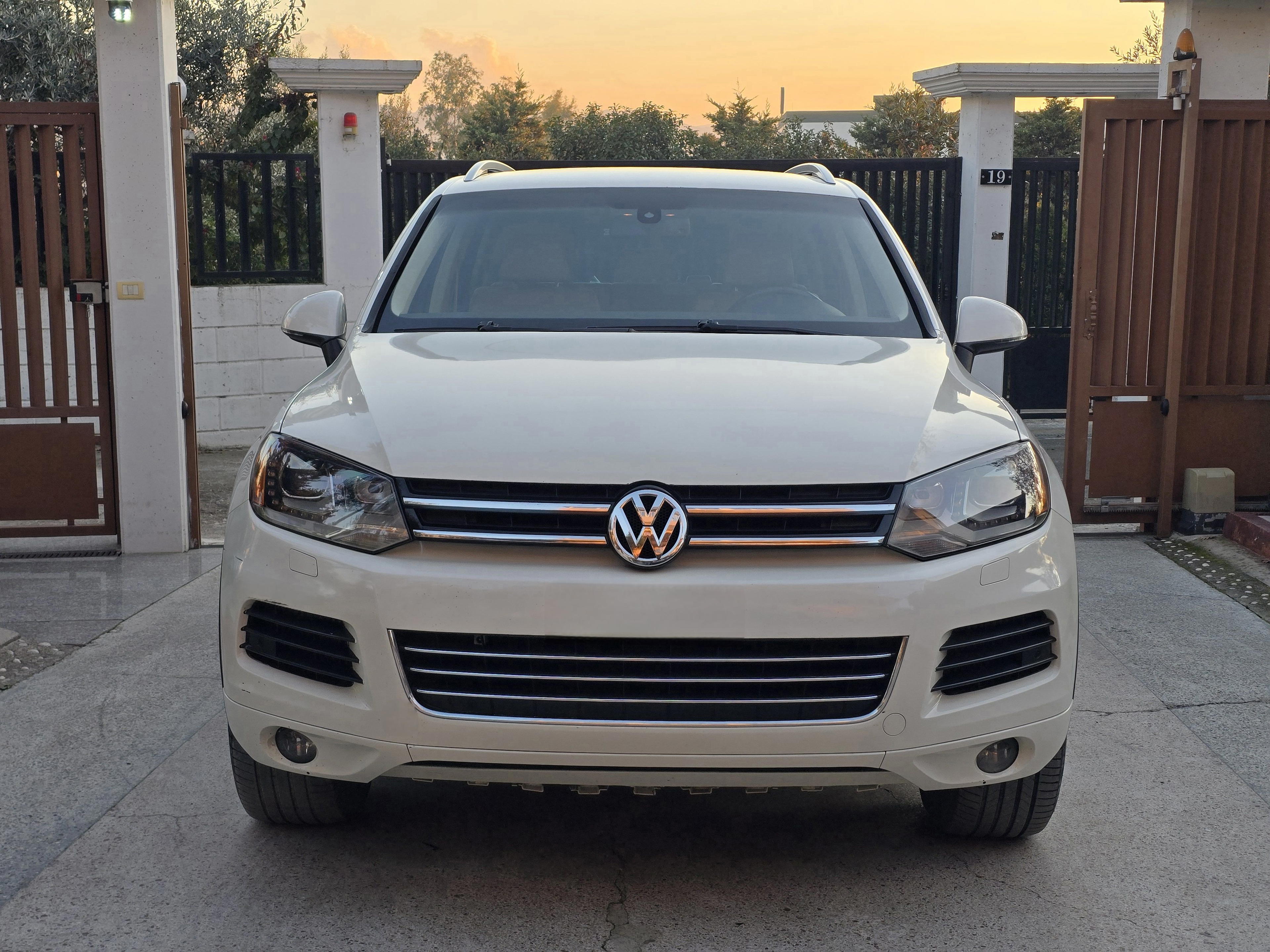 Volkswagen Touareg 2 RentX Albania