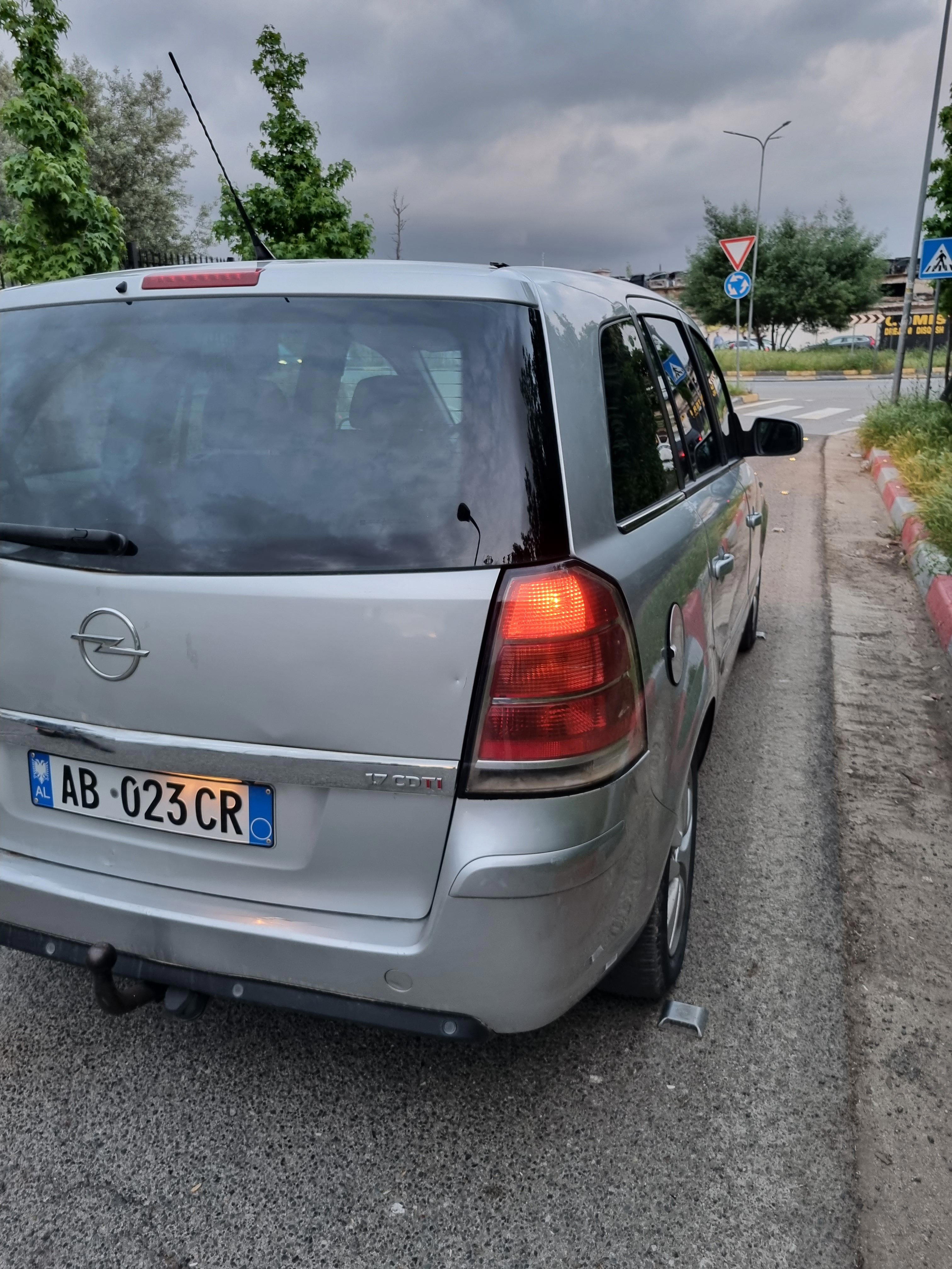 Opel Zafira - main photo