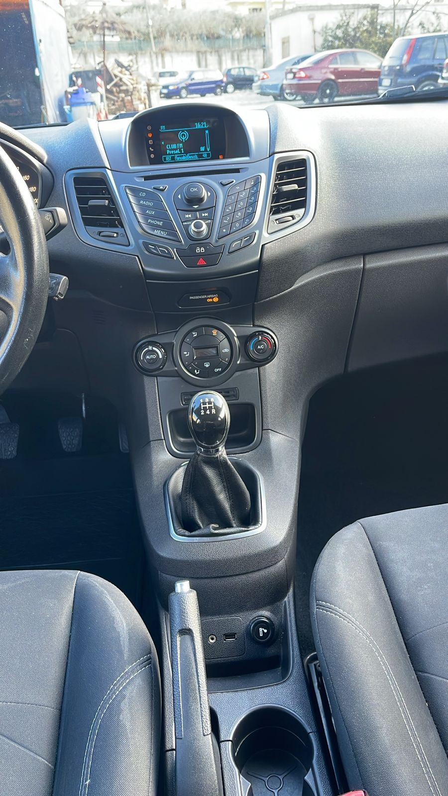 Ford Fiesta - photo 4