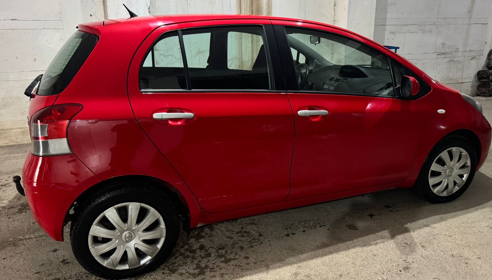 Toyota Yaris - side view