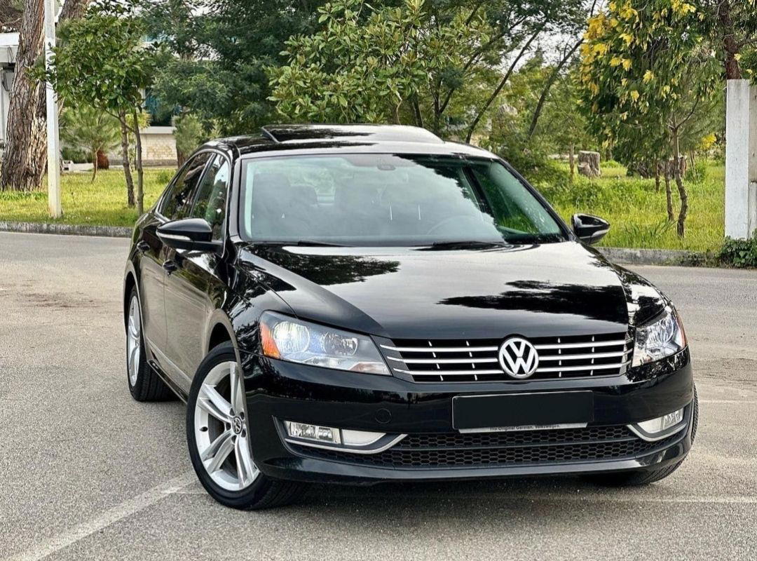 Volkswagen Passat - side view