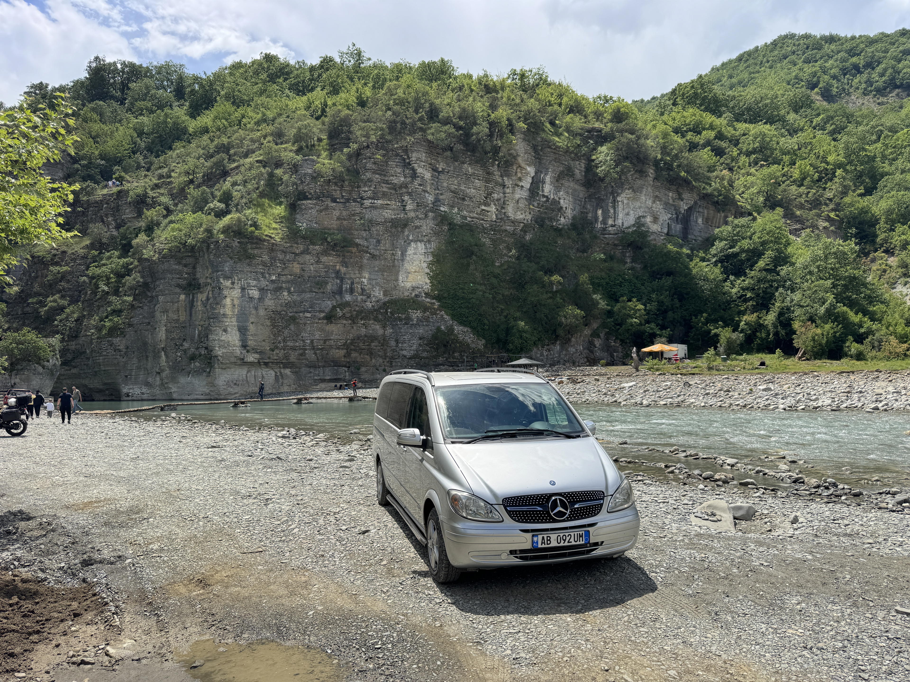 Mercedes-Benz Viano - side view