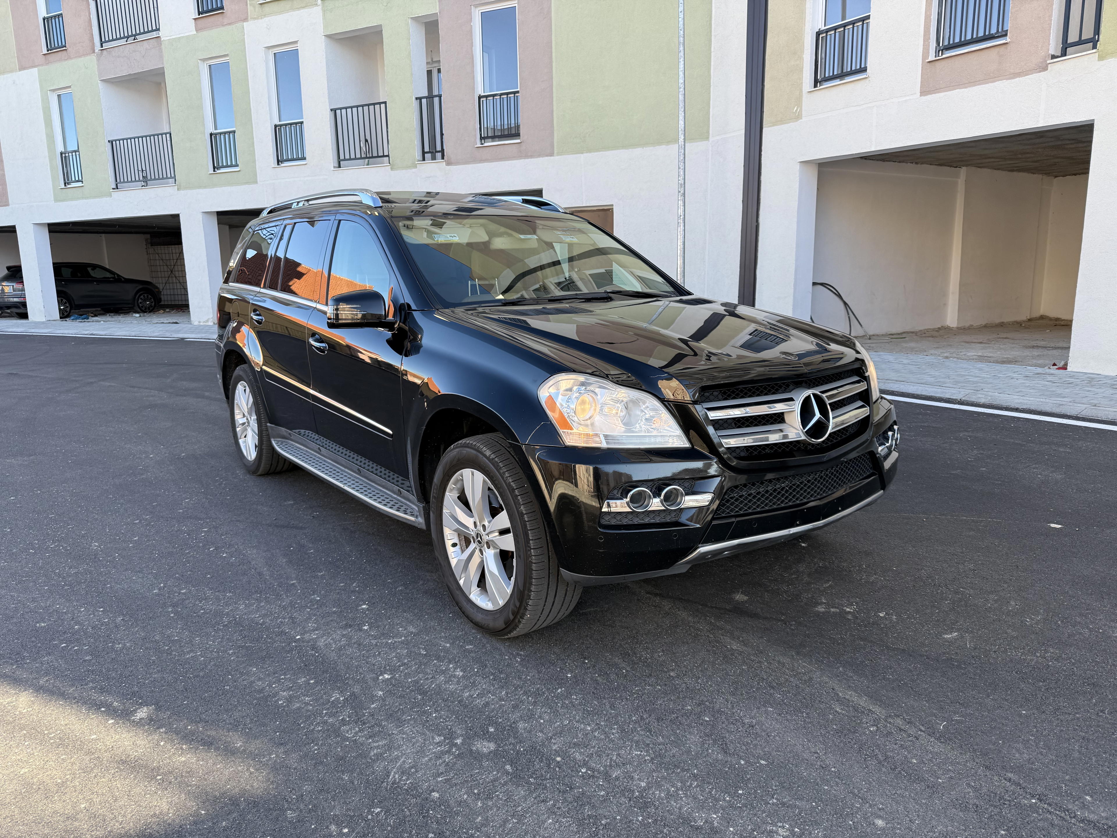 Mercedes-Benz GL-Class - side view