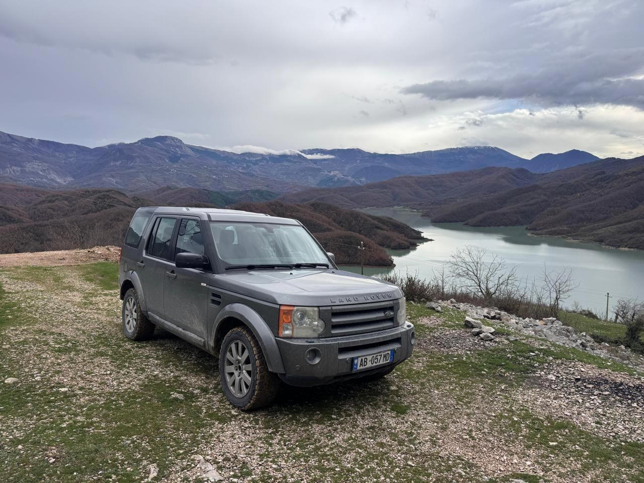 Land Rover Discovery - side view