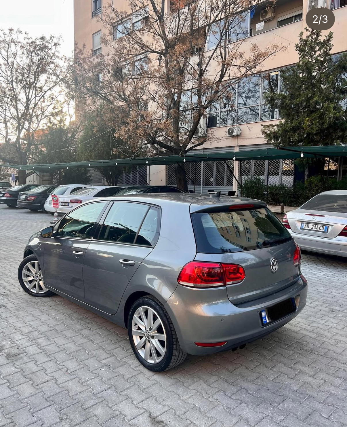 Volkswagen Golf - side view