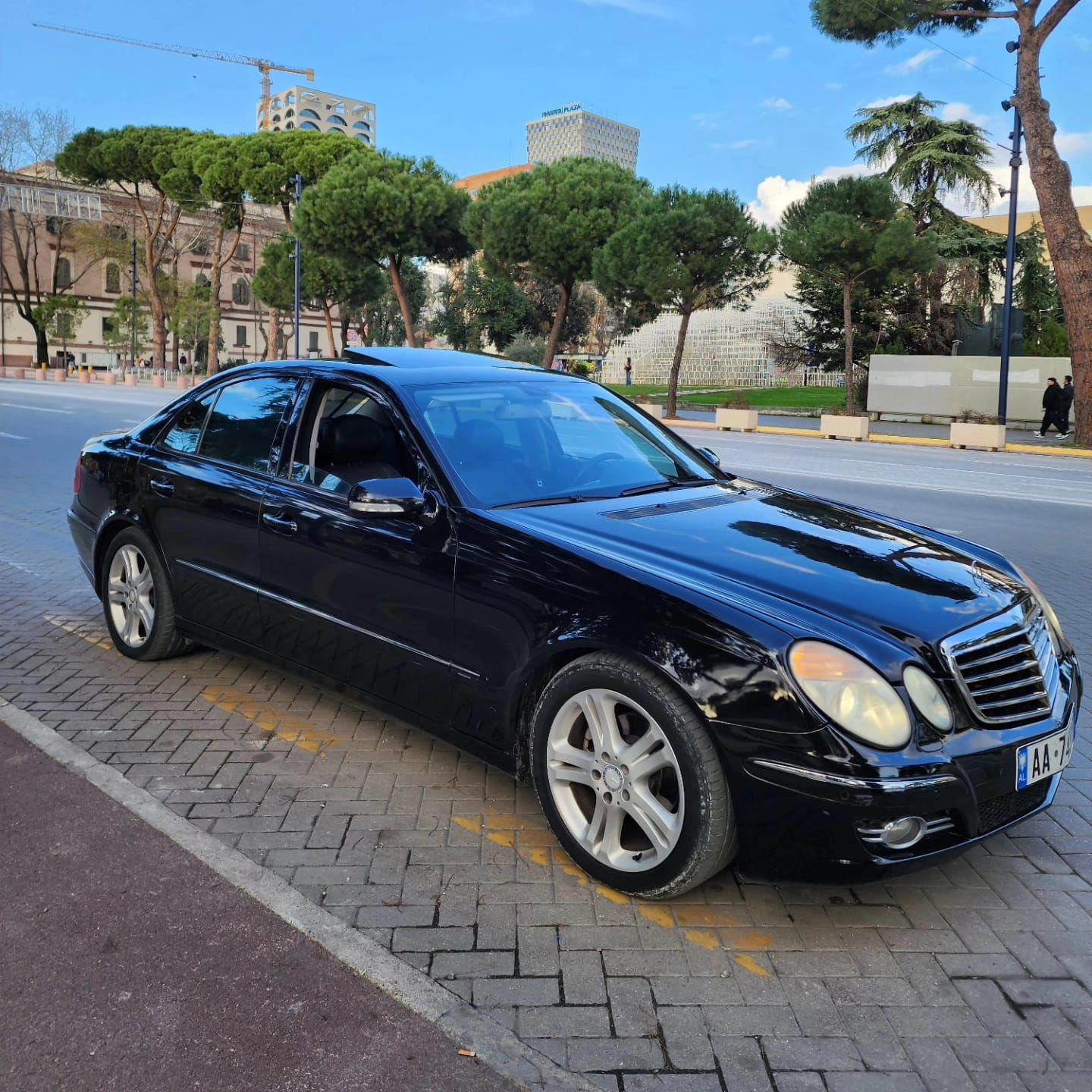 Mercedes-Benz E-Class - side view