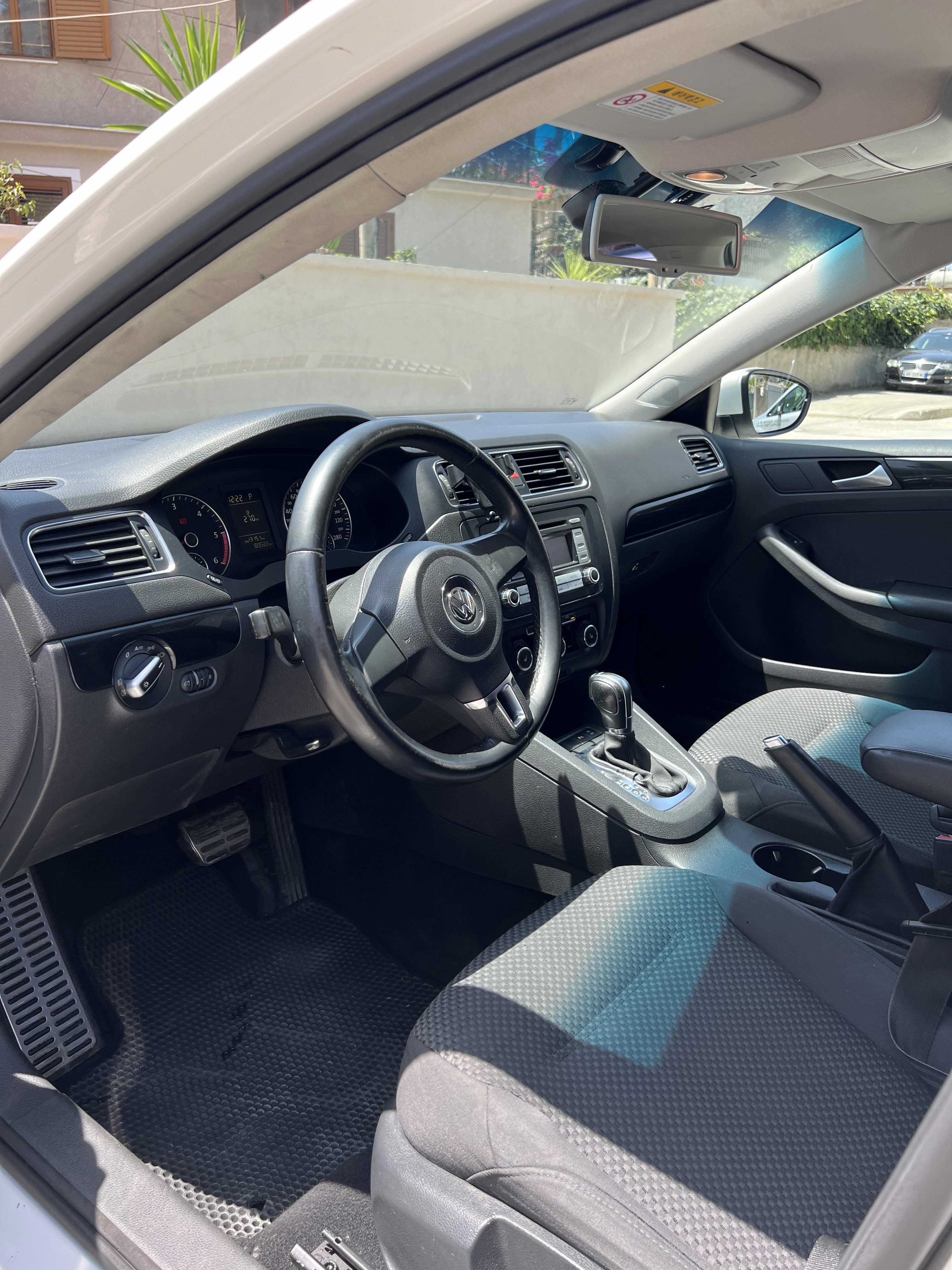 Volkswagen Jetta - photo 4
