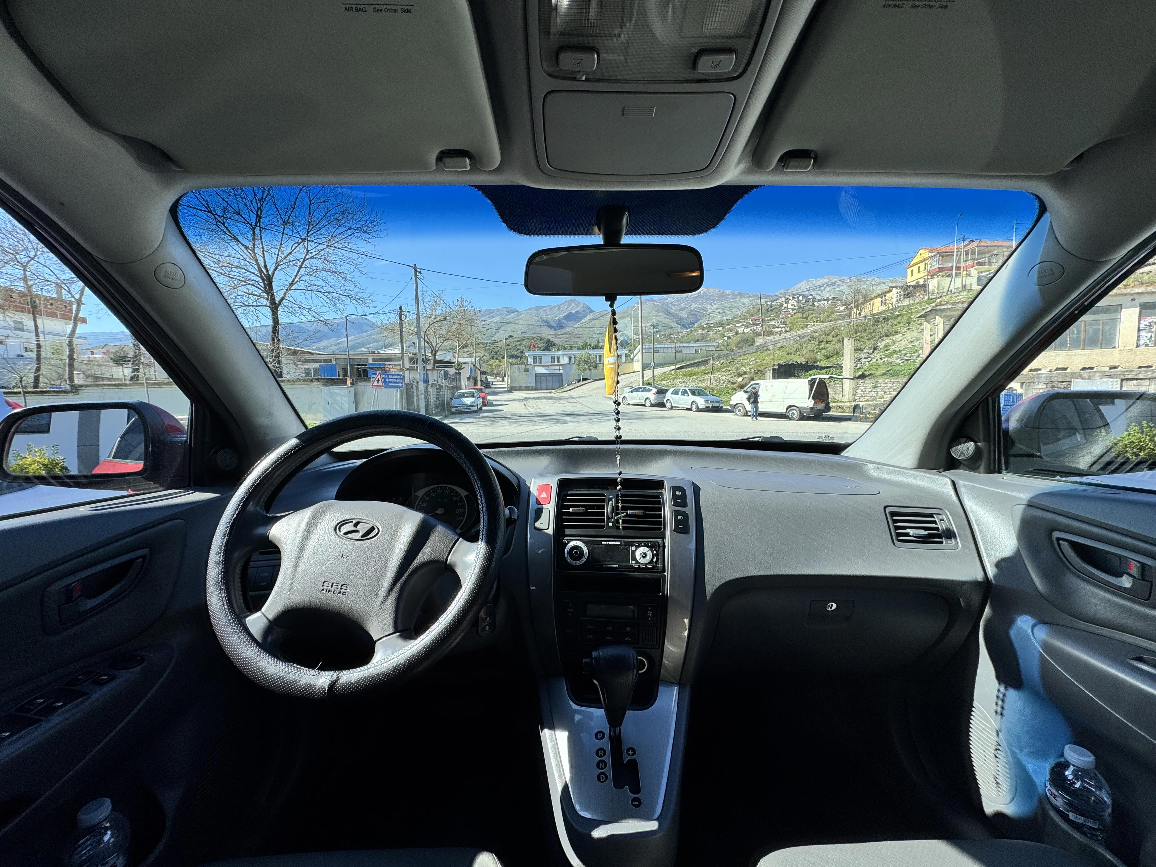 Hyundai Tucson - side view