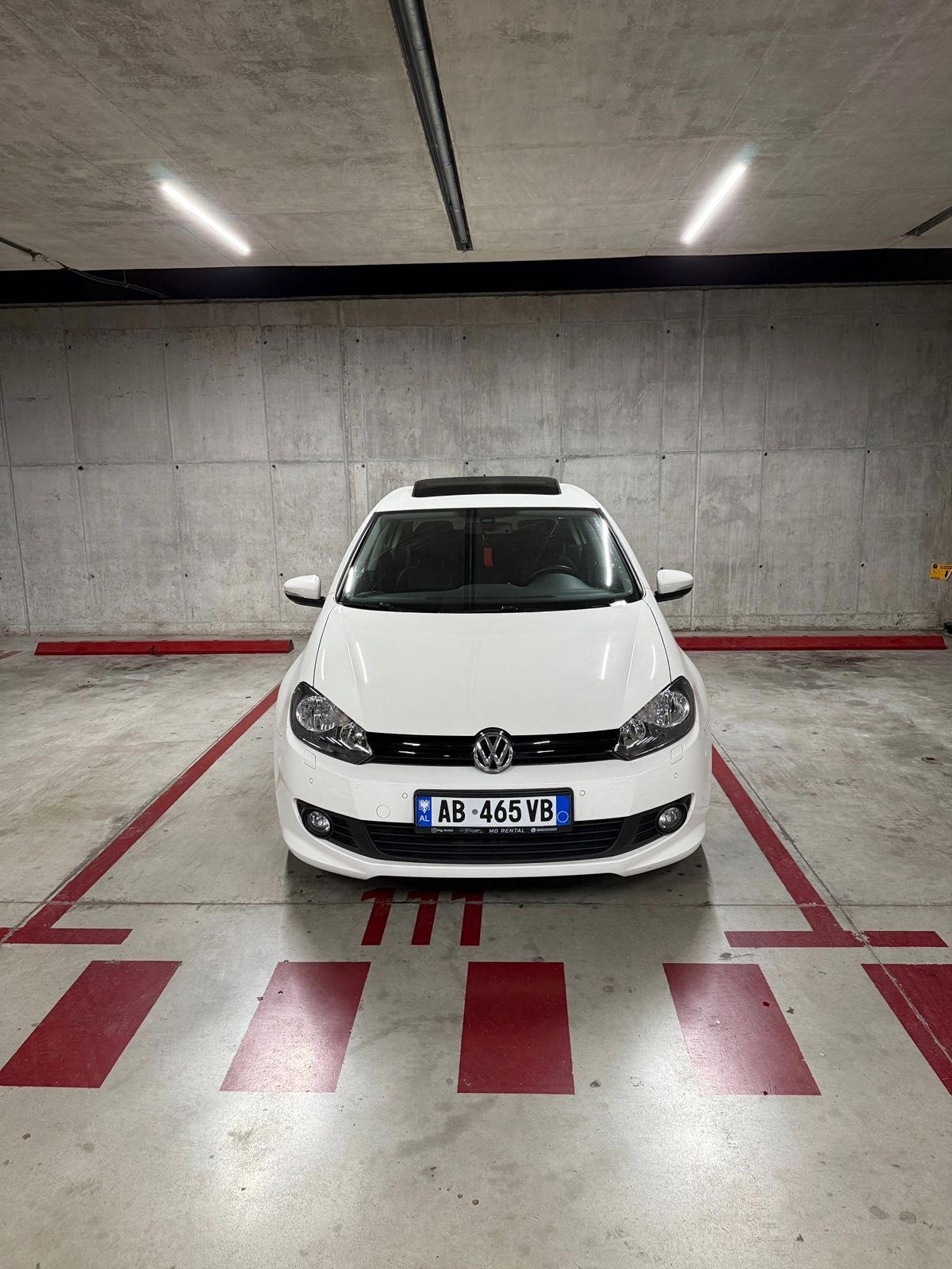 Volkswagen Golf - side view