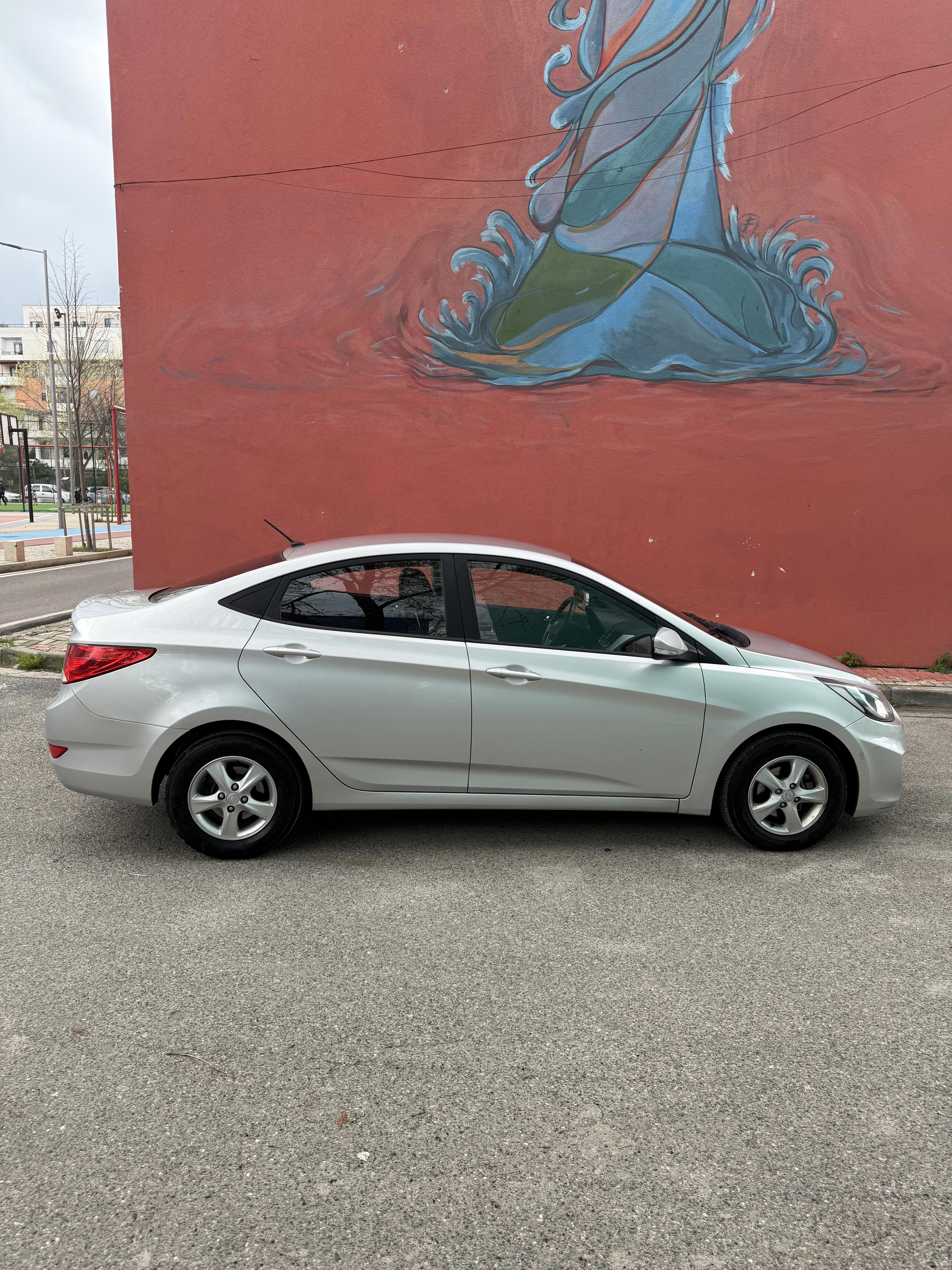 Hyundai Accent - photo 4