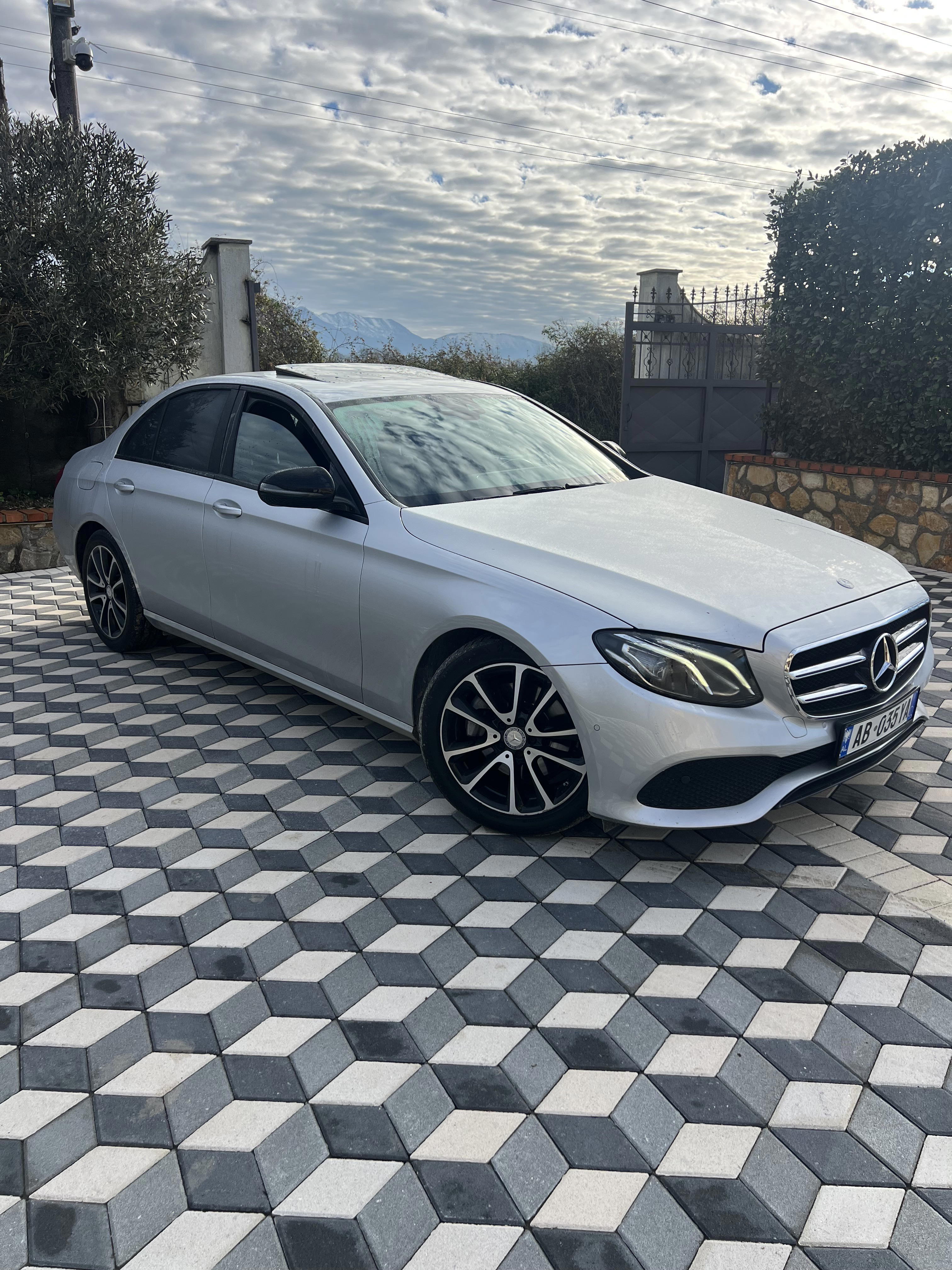Mercedes-Benz E-Class - side view