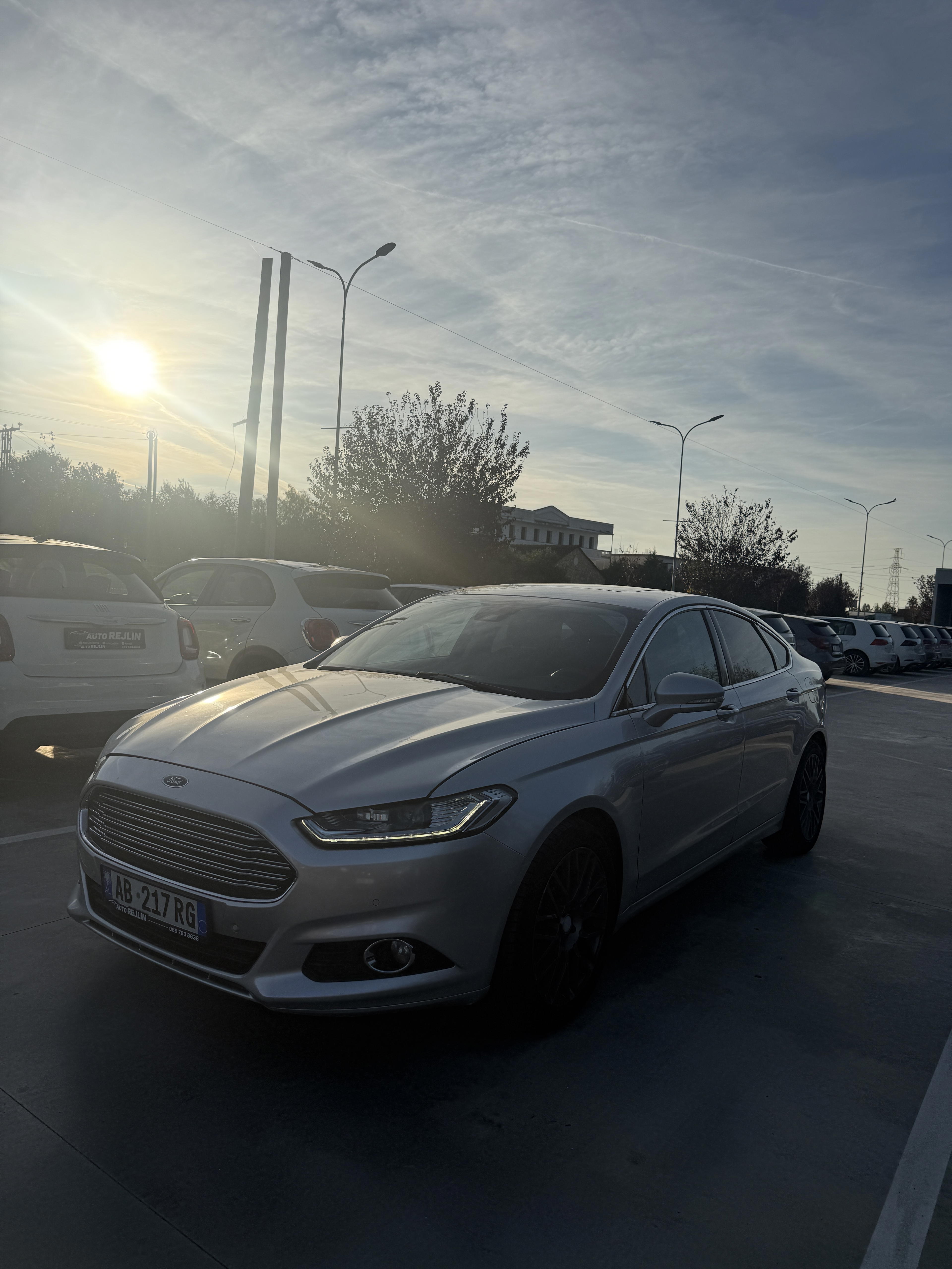 Ford Focus - side view