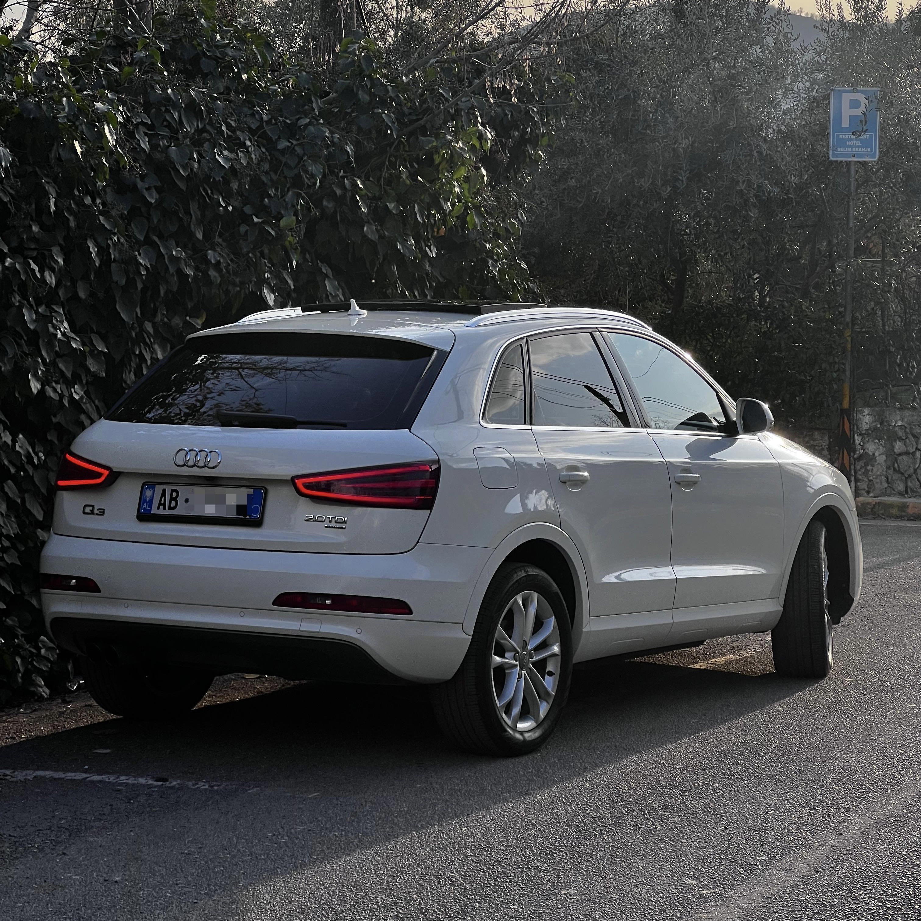 Audi Q3 - side view