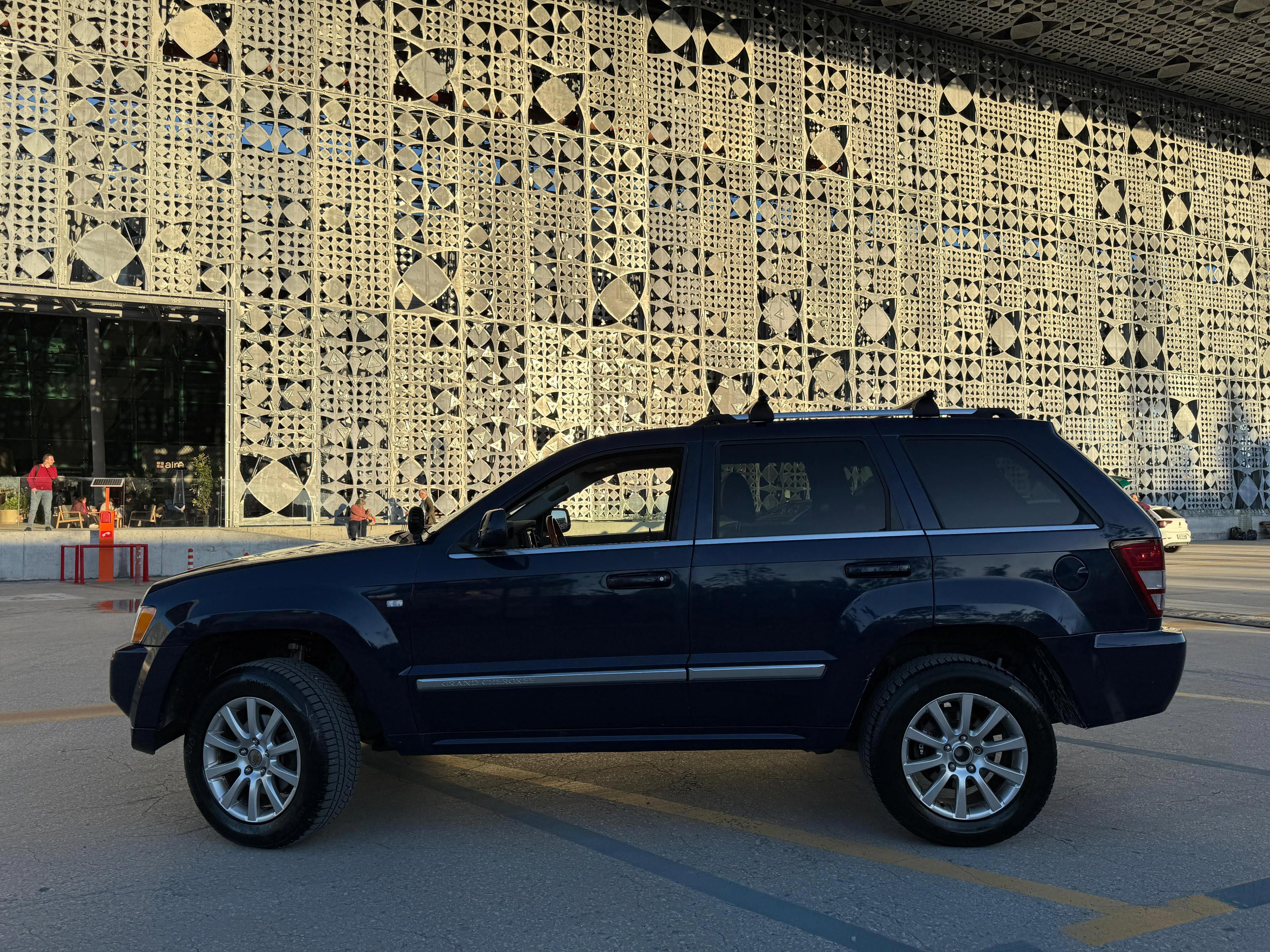 Jeep Cherokee - photo 3