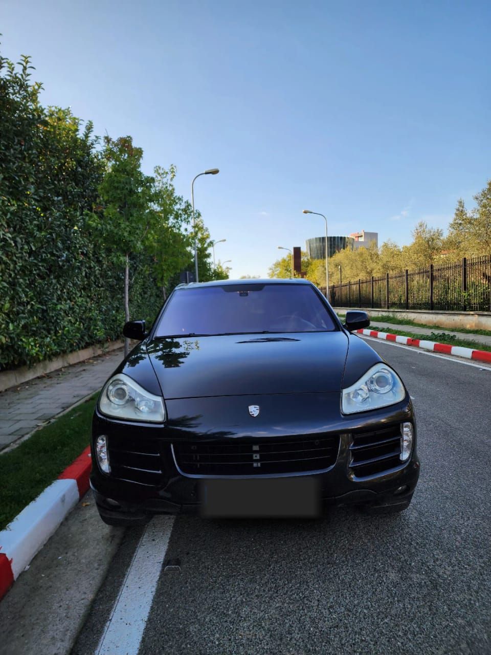 Porsche Cayenne - main photo