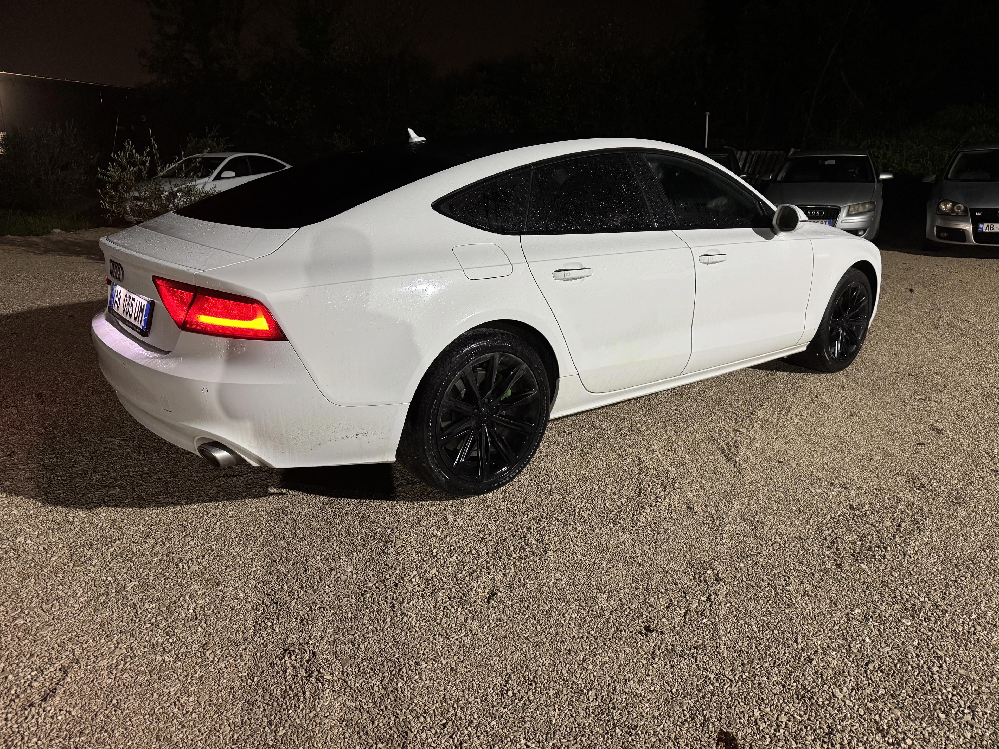 Audi A7 - side view