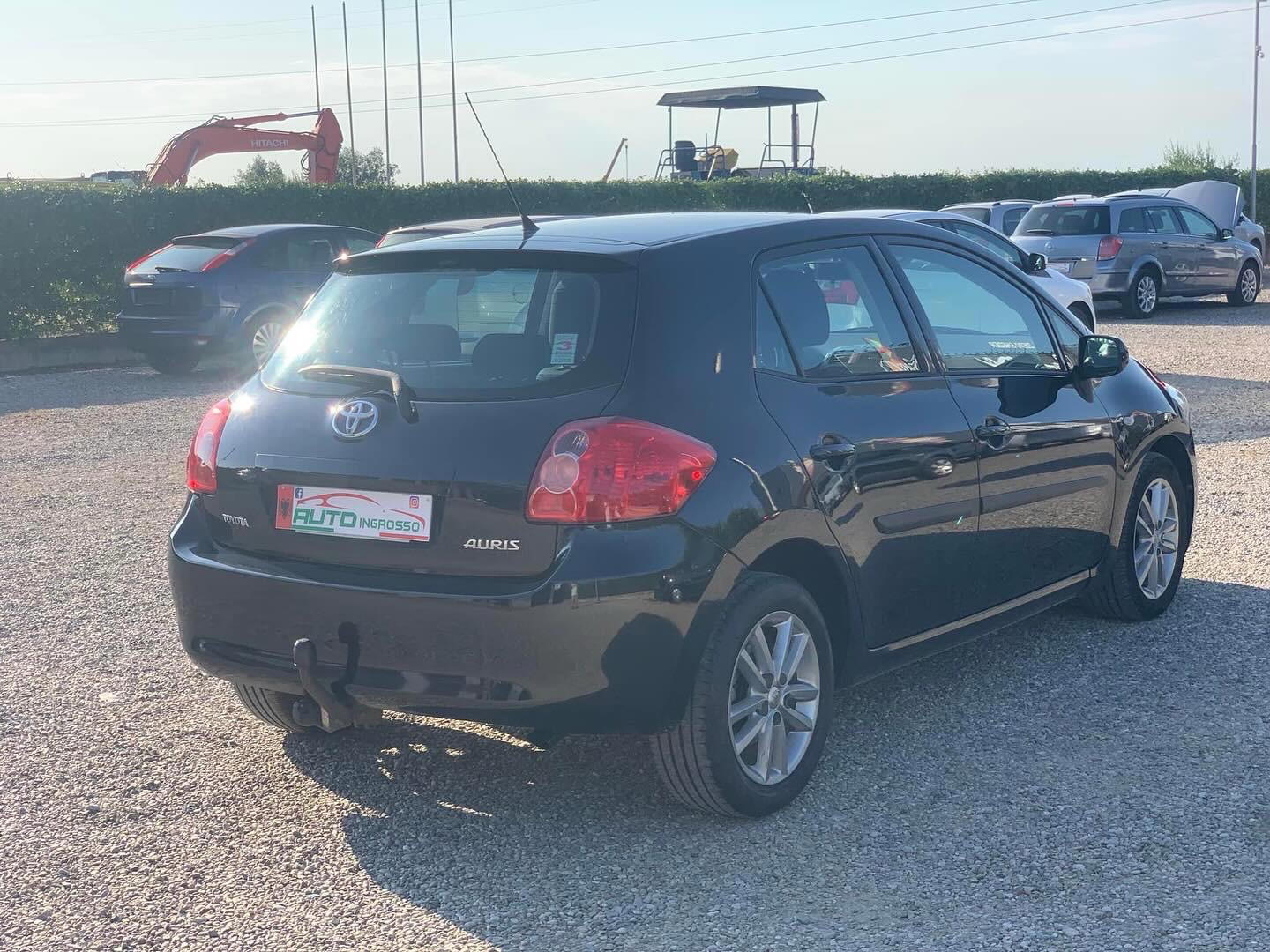 Toyota Auris - side view
