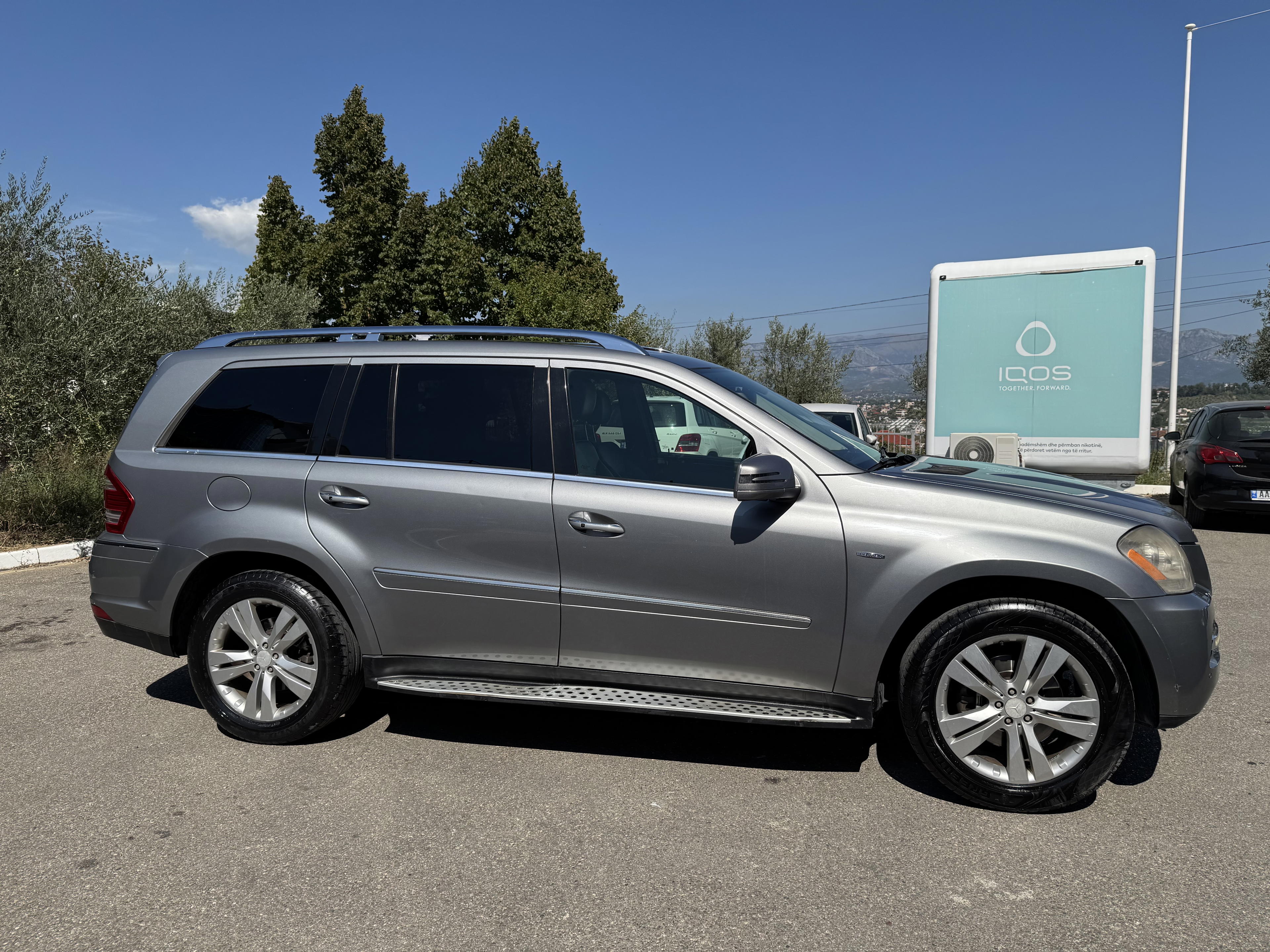 Mercedes-Benz GL-Class - side view