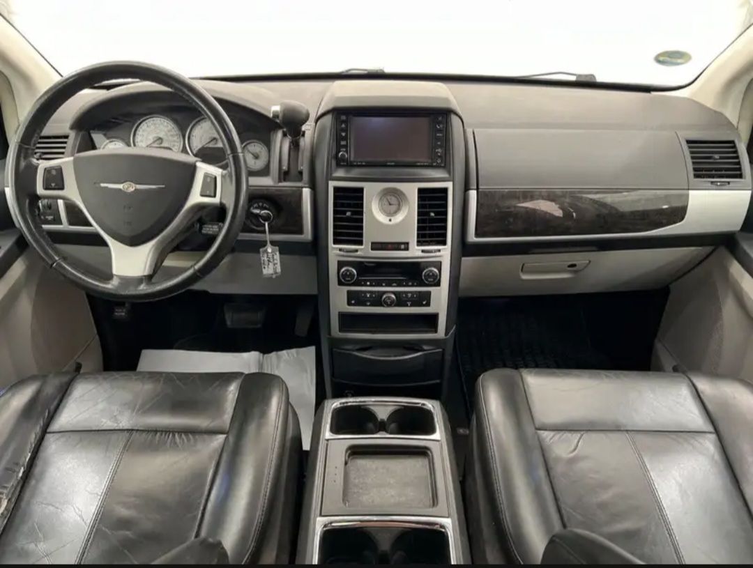 Chrysler Grand Voyager - main photo