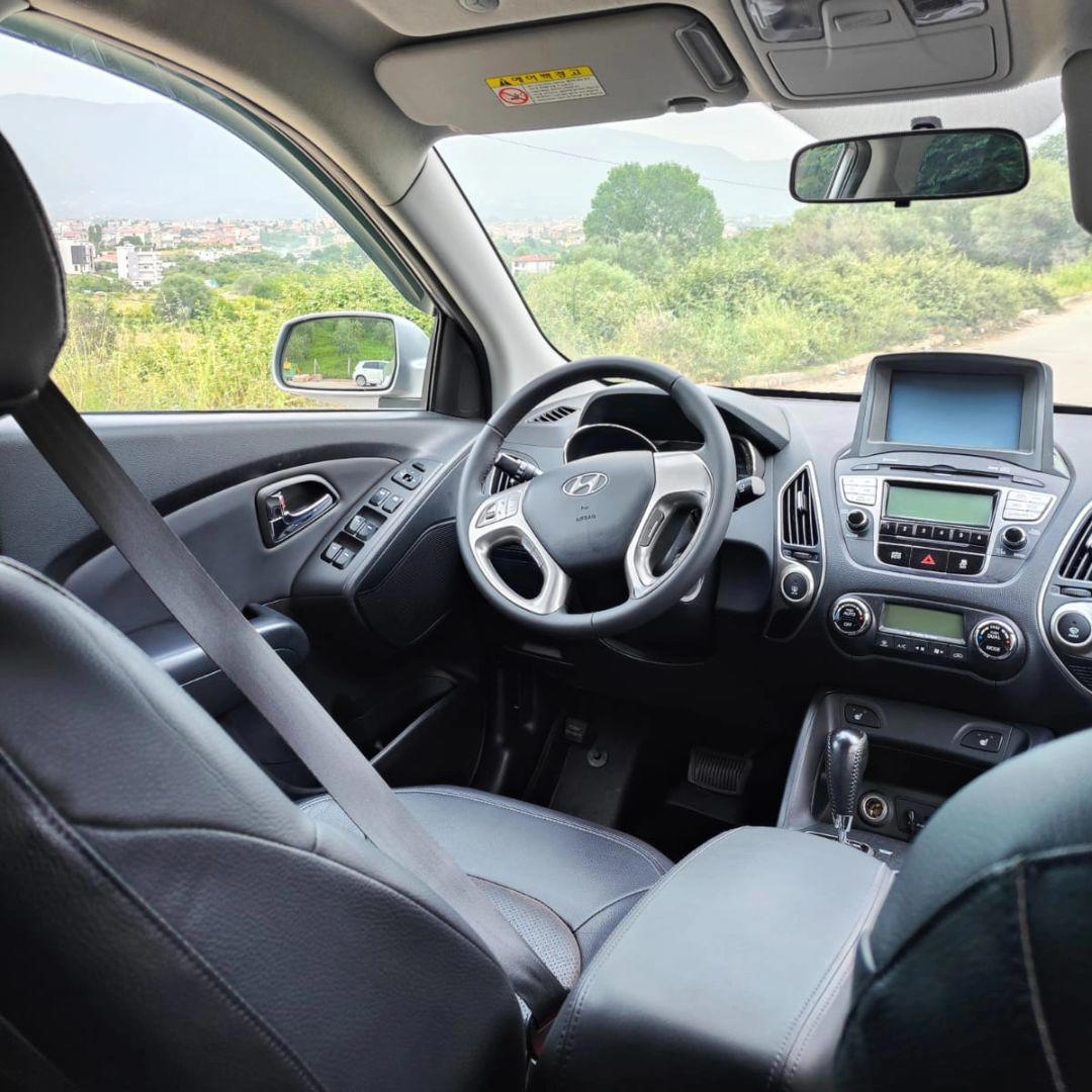 Hyundai Tucson - side view