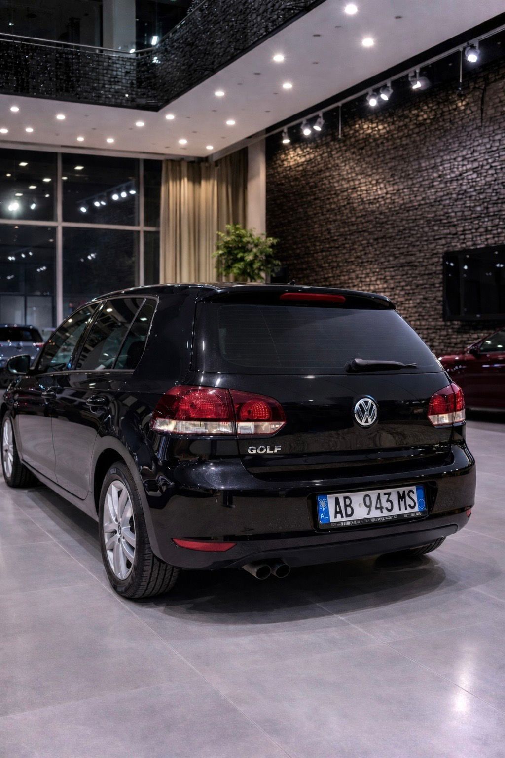 Volkswagen Golf - side view