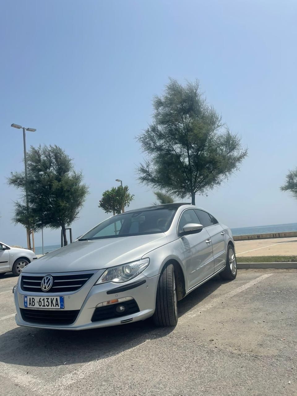 Volkswagen Passat - side view