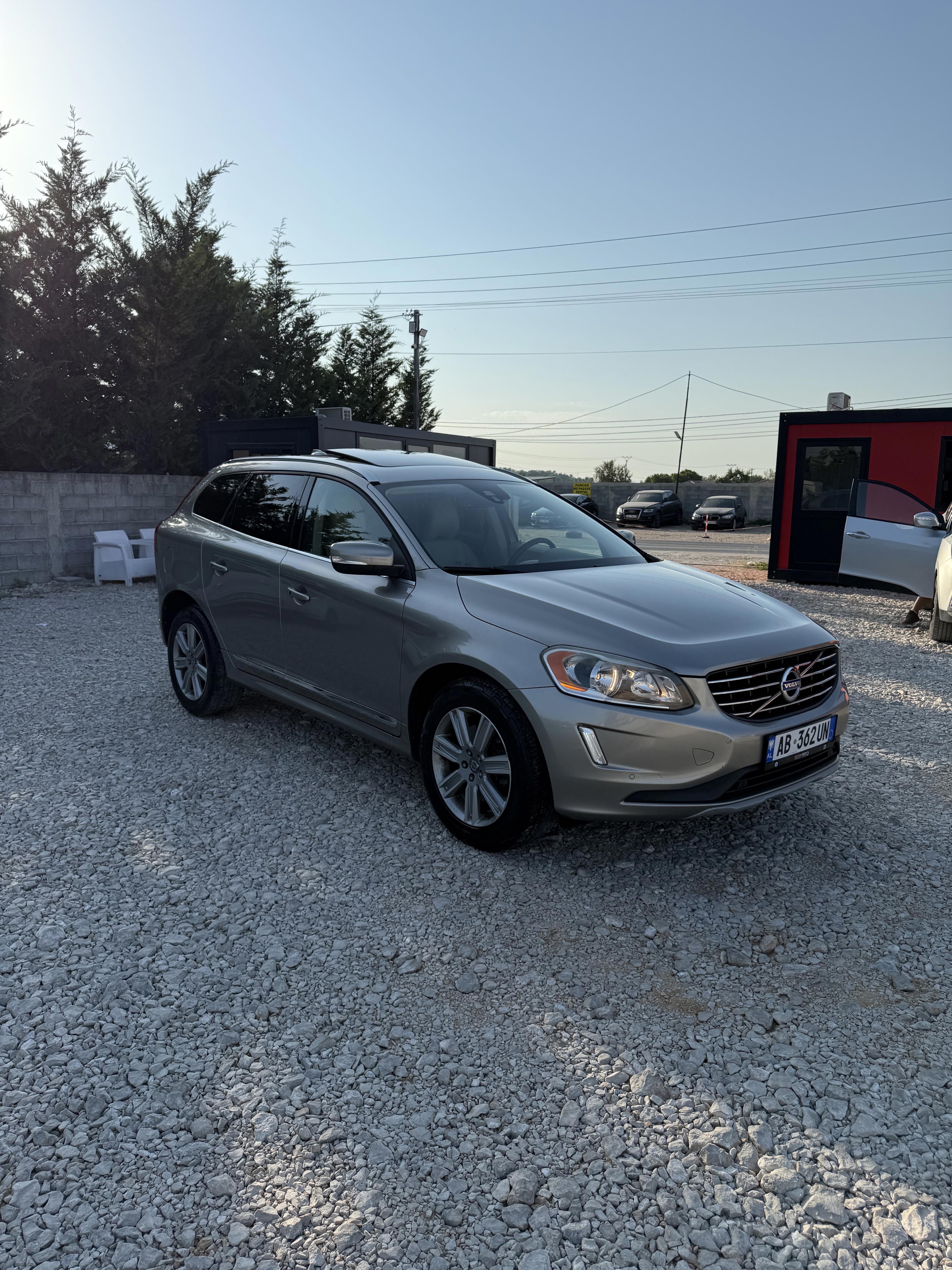 Volvo XC60 - main photo
