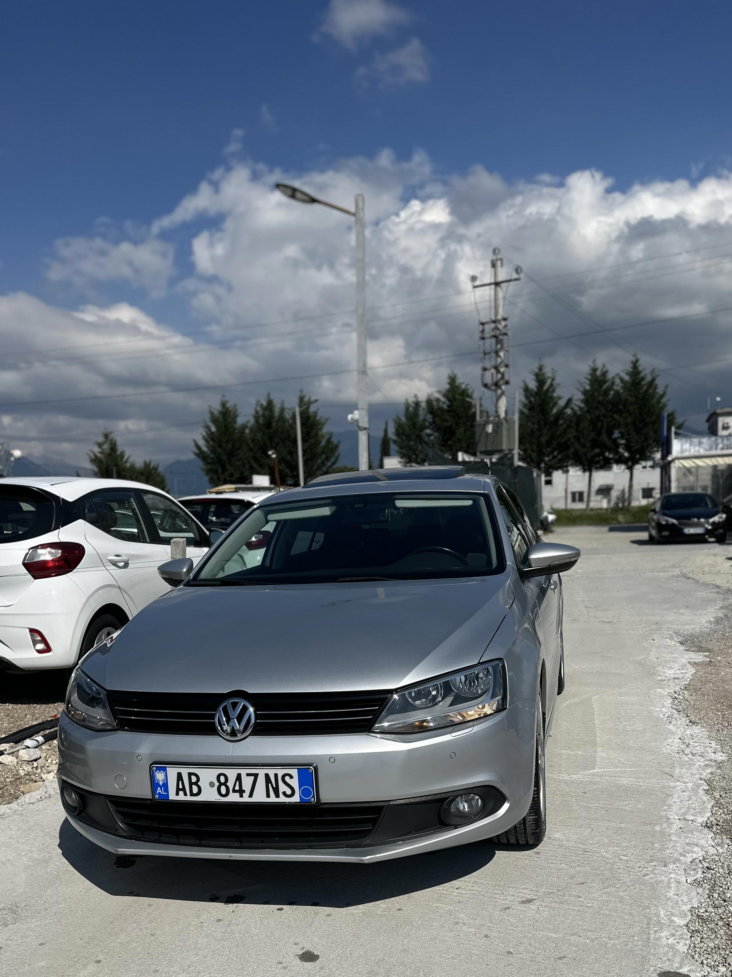 Volkswagen Jetta - side view