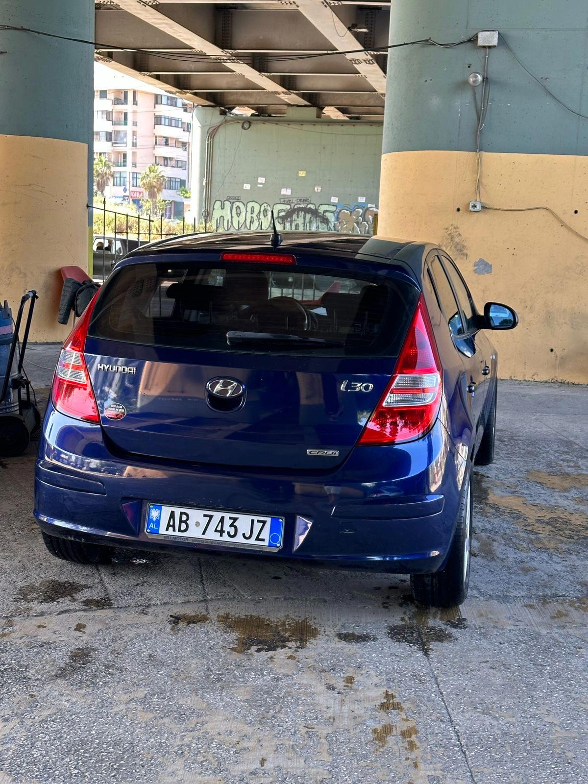 Hyundai I30 - side view