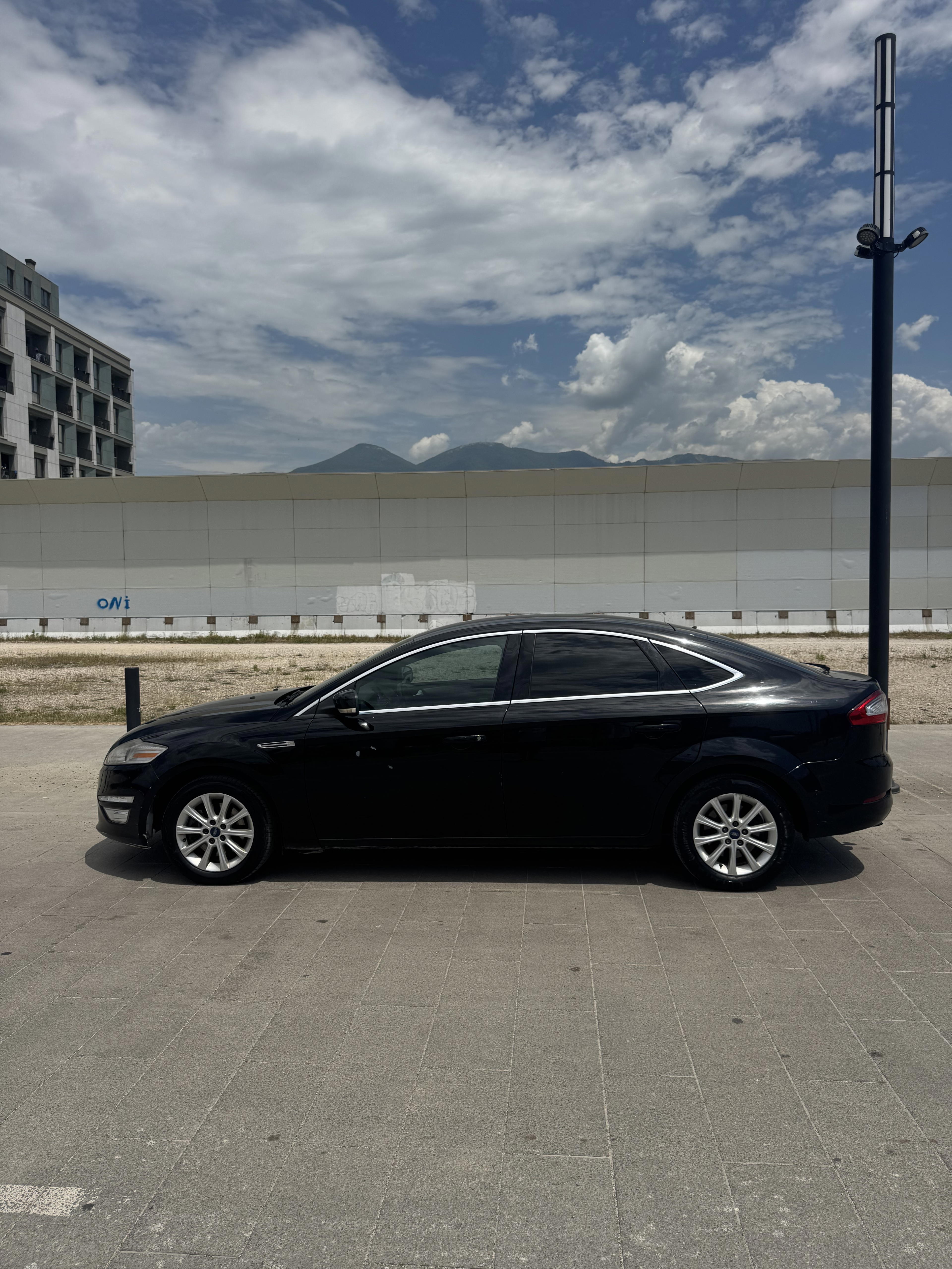 Ford Fusion - side view