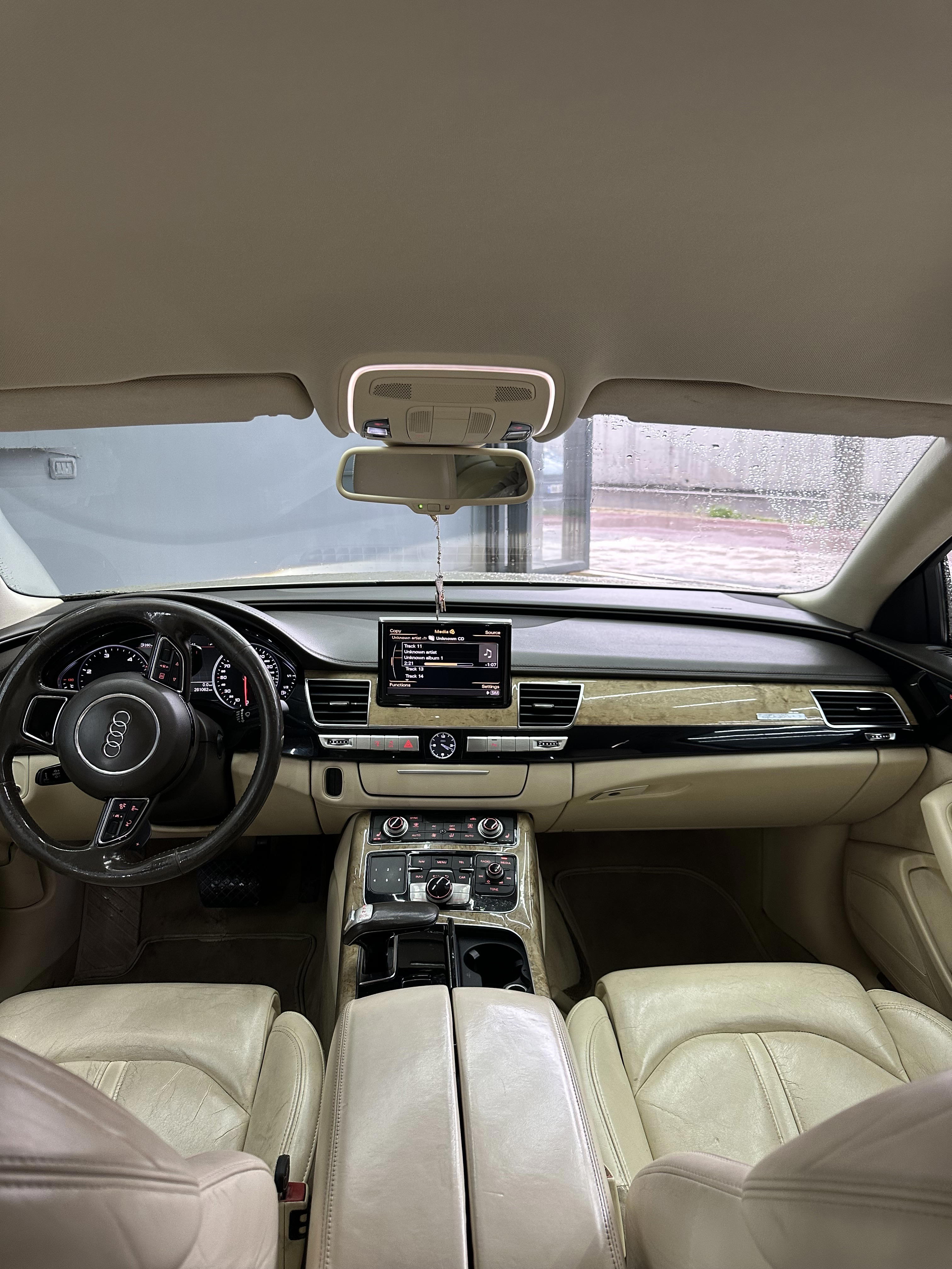 Audi A8 - photo 3